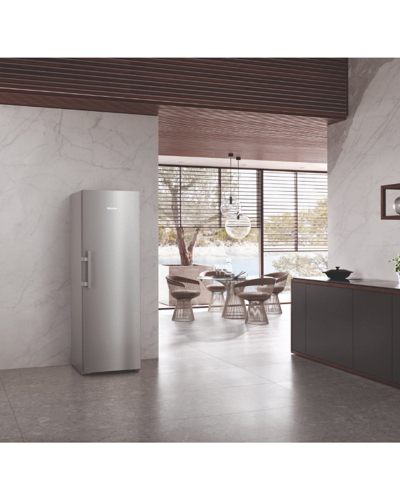 ثلاجة ميلي قائمة بذاتها بباب واحد