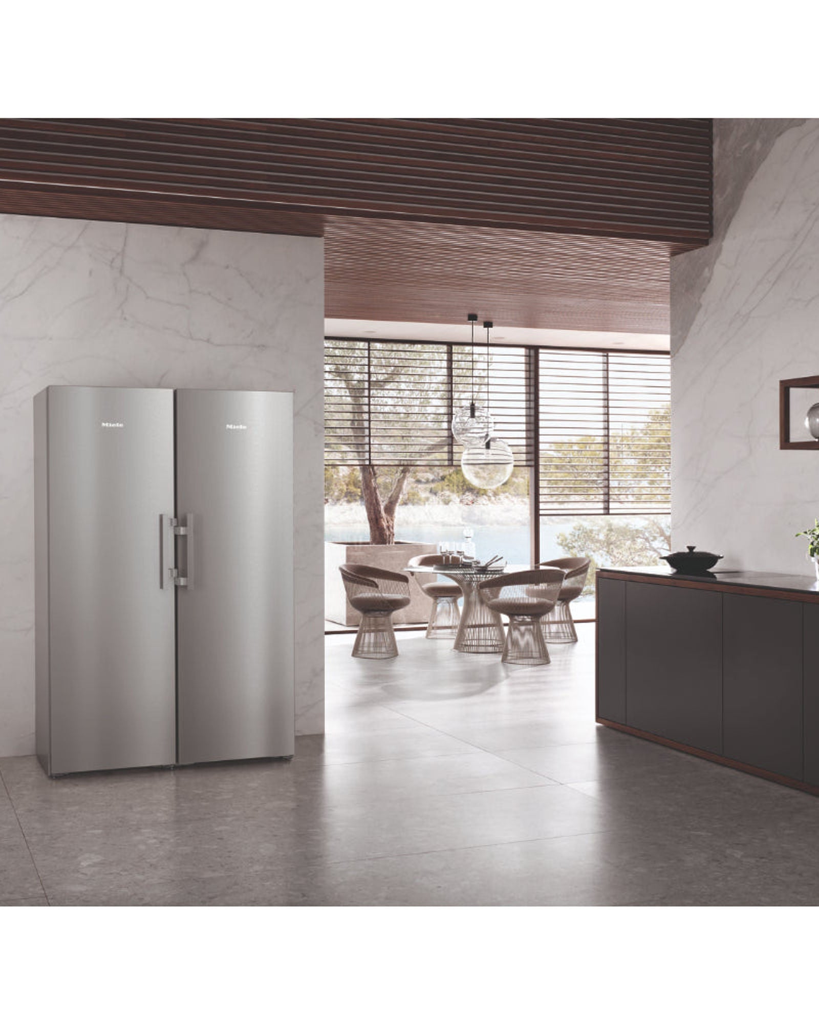 ثلاجة ميلي قائمة بذاتها بباب واحد