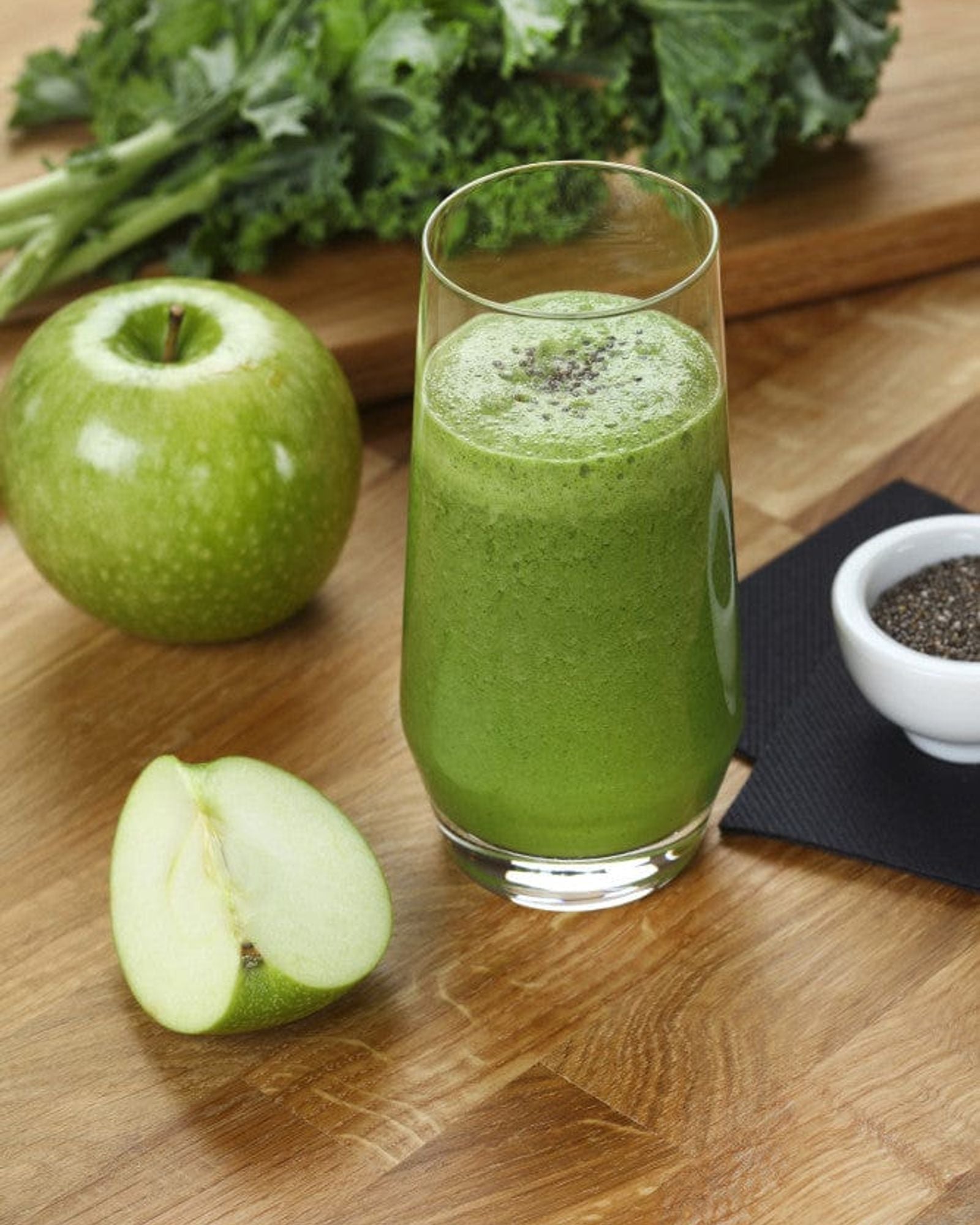 خلاط كينوود مع مرطبانين