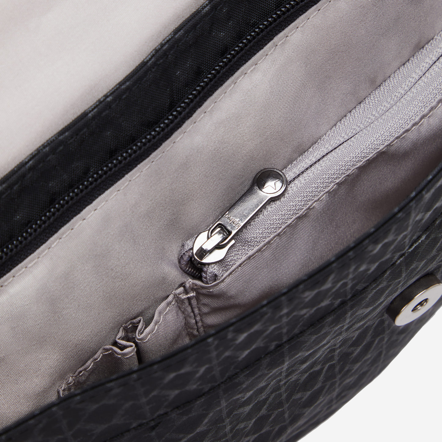حقيبة عمل KIPLING Superworker S Signature Emb صغيرة (مع حزام كتف قابل للإزالة) I4555-K59