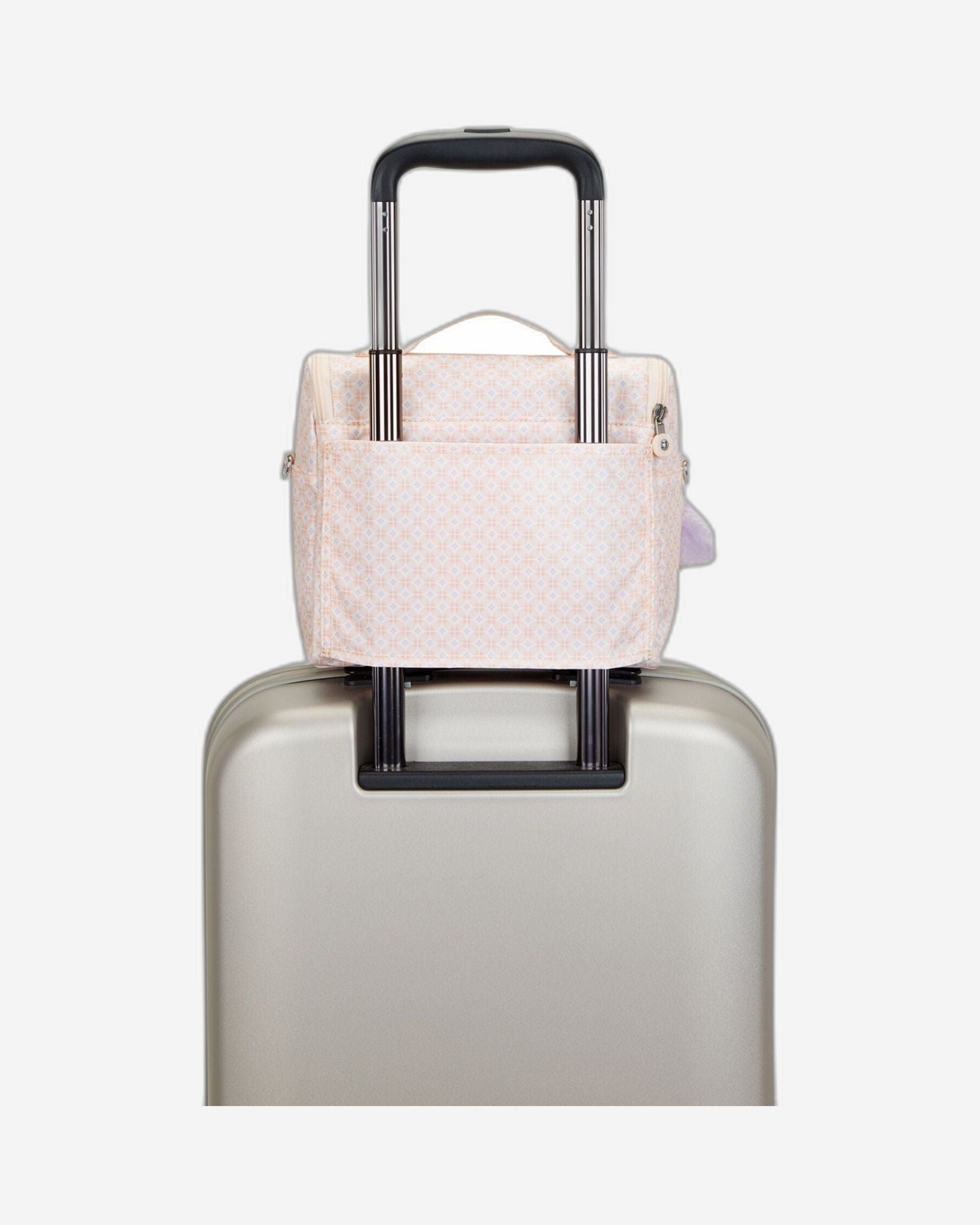 حقيبة غداء كبيرة بتصميم جديد من Kipling Kichirou Girly Tile Prt مع جراب عربة C2I5749-5EH