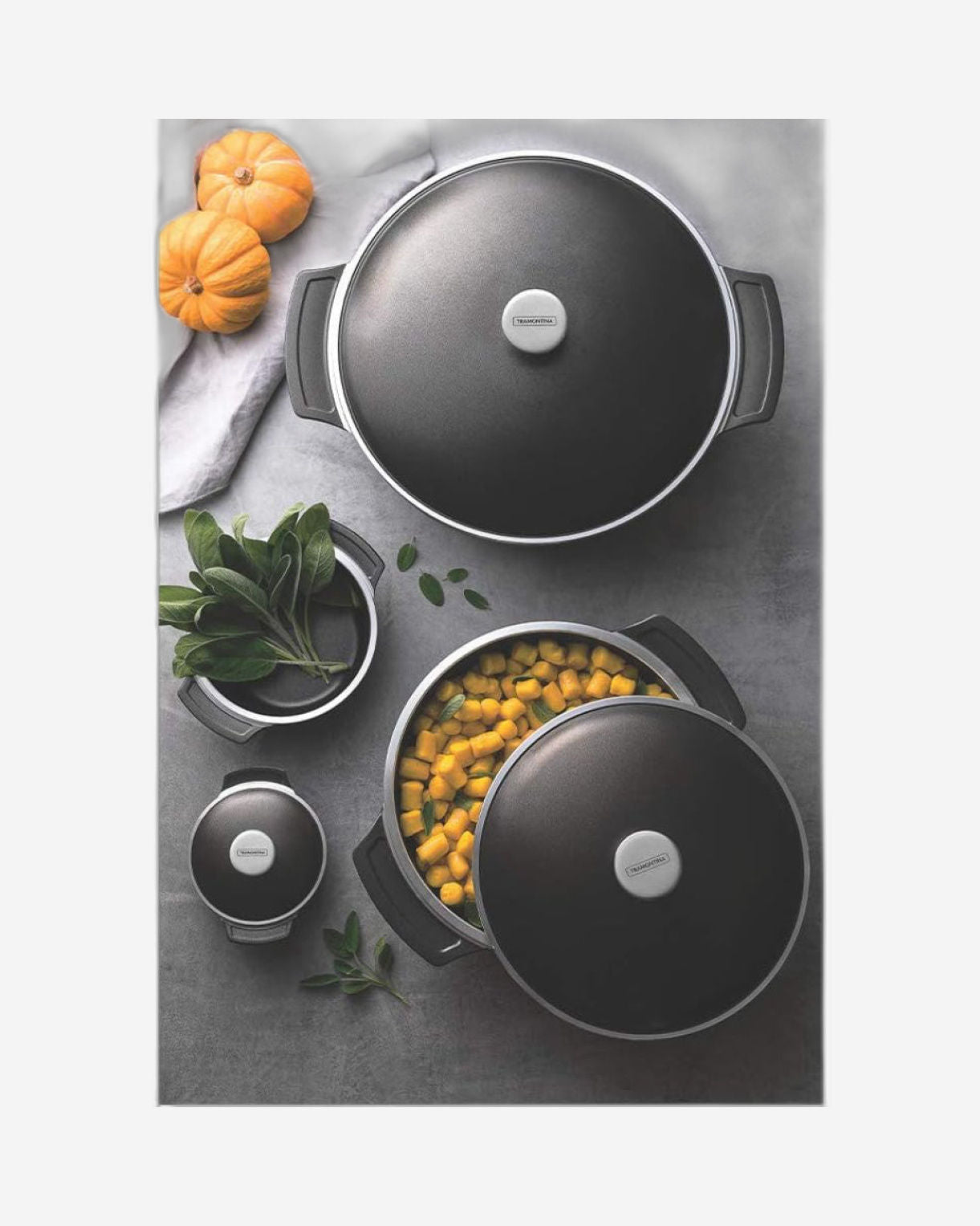 طاجن ترامونتينا برازيل ليون 24 سم 3.7 لتر من الألومنيوم الأسود المطروق مع طلاء داخلي عالي الأداء غير لاصق خالٍ من مادة PFOA من ستارفلون