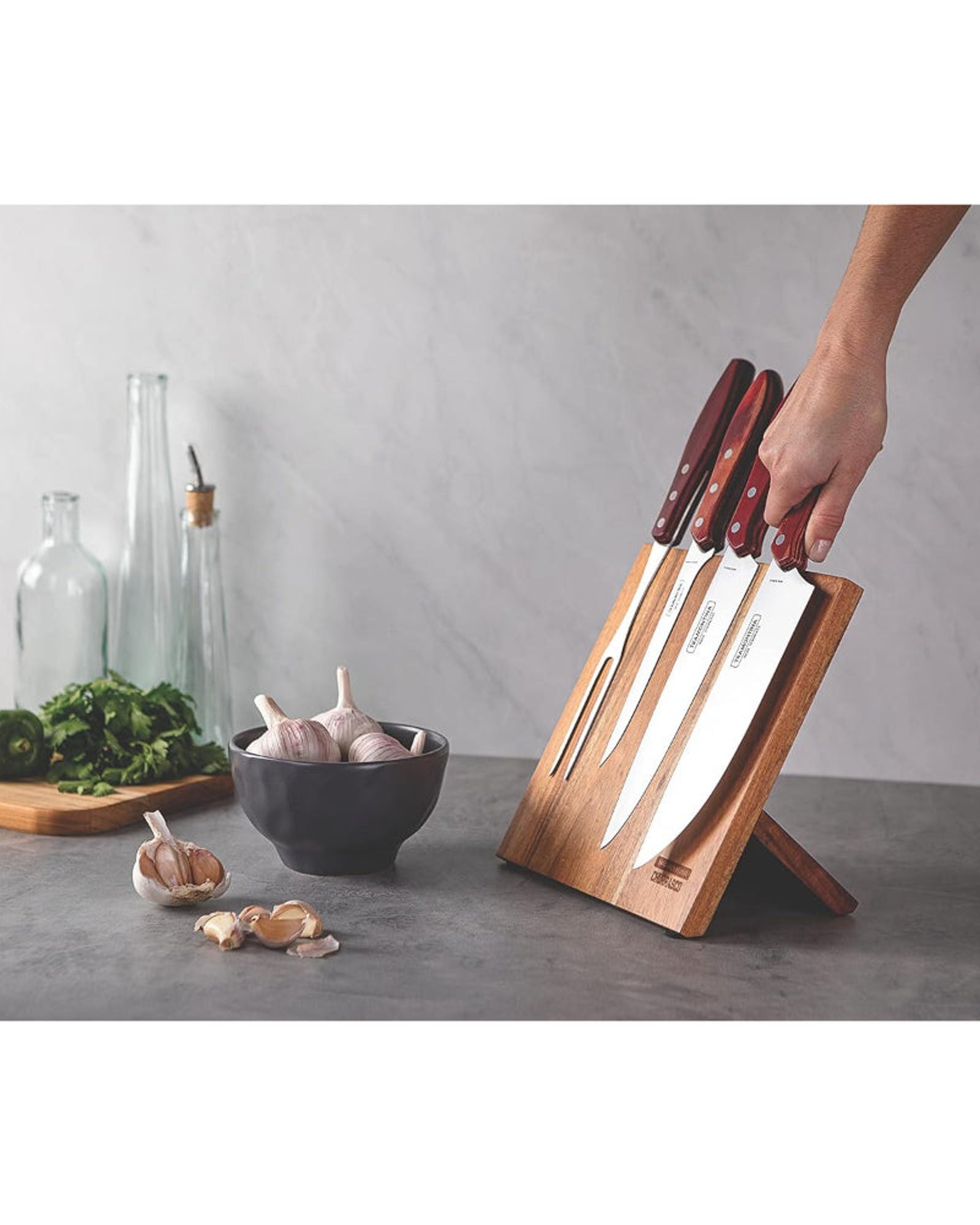 طقم شواء ترامونتينا برازيل بوليوود، 5 قطع، بشفرة من الفولاذ المقاوم للصدأ ومقبض معالج باللون الأحمر، آمن للاستخدام في غسالة الأطباق