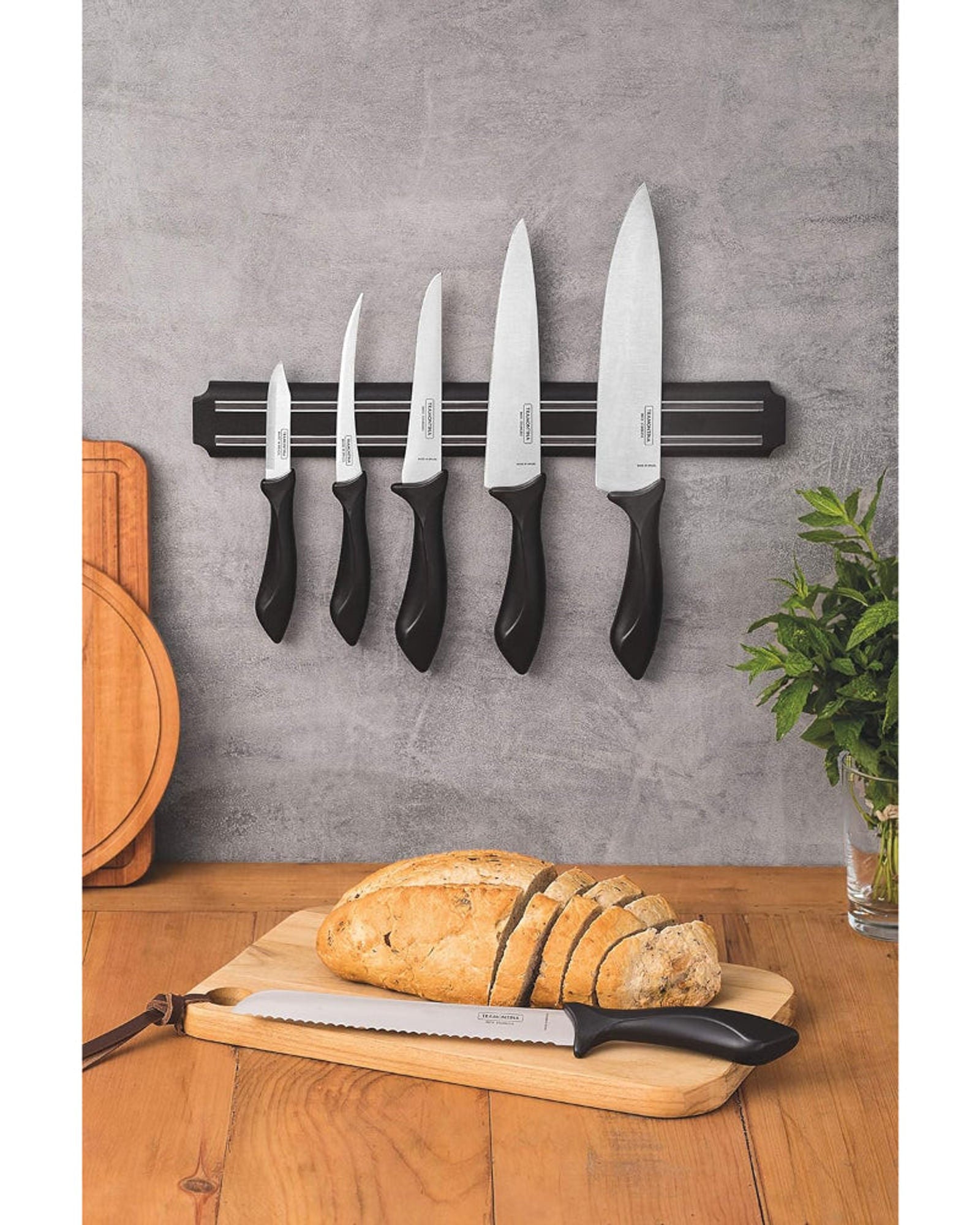 طقم رف وسكين مغناطيسي من ترامونتينا برازيل أفيلاتا، 7 قطع، بشفرة من الفولاذ المقاوم للصدأ ومقبض من البولي بروبيلين الأسود