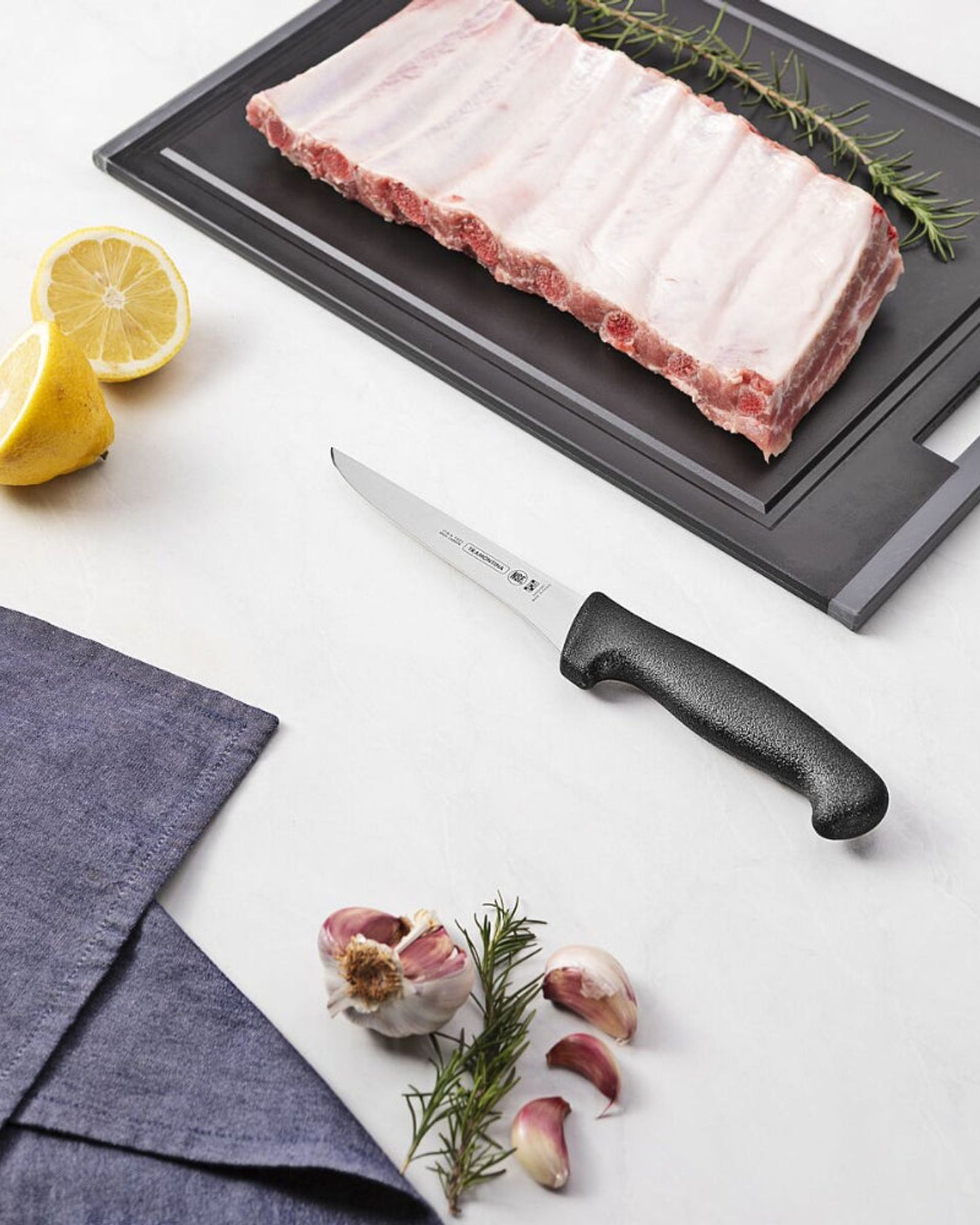 سكين ترامونتينا الاحترافية لتقطيع العظام بشفرة من الفولاذ المقاوم للصدأ ومقبض من البولي بروبيلين الأسود 5 بوصات