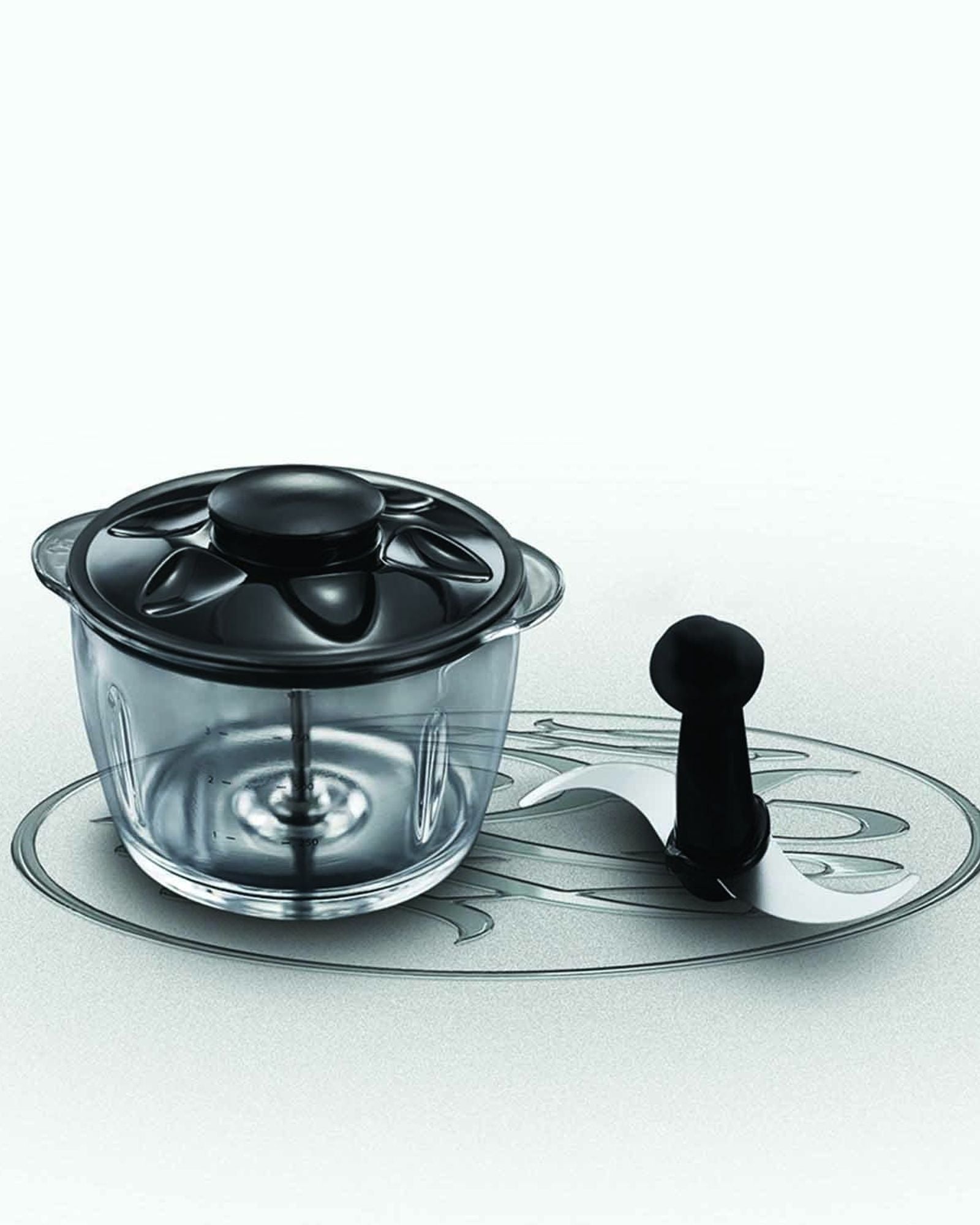 مفرمة صغيرة من راسل هوبز مع وعاء زجاجي وشفرة من الفولاذ المقاوم للصدأ