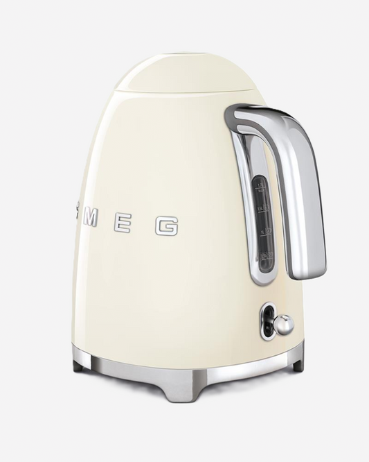 غلاية كهربائية Smeg لون كريمي