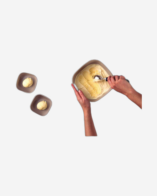 مغرفة آيس كريم ترامونتينا أوتيليتا مع وعاء من الفولاذ المقاوم للصدأ ومقابض من البولي بروبيلين الأسود