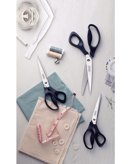 مقص خياطة ترامونتينا الاحترافي بشفرات من الفولاذ المقاوم للصدأ ومقبض من البولي بروبيلين بلون العقيق الأسود، 8 بوصات