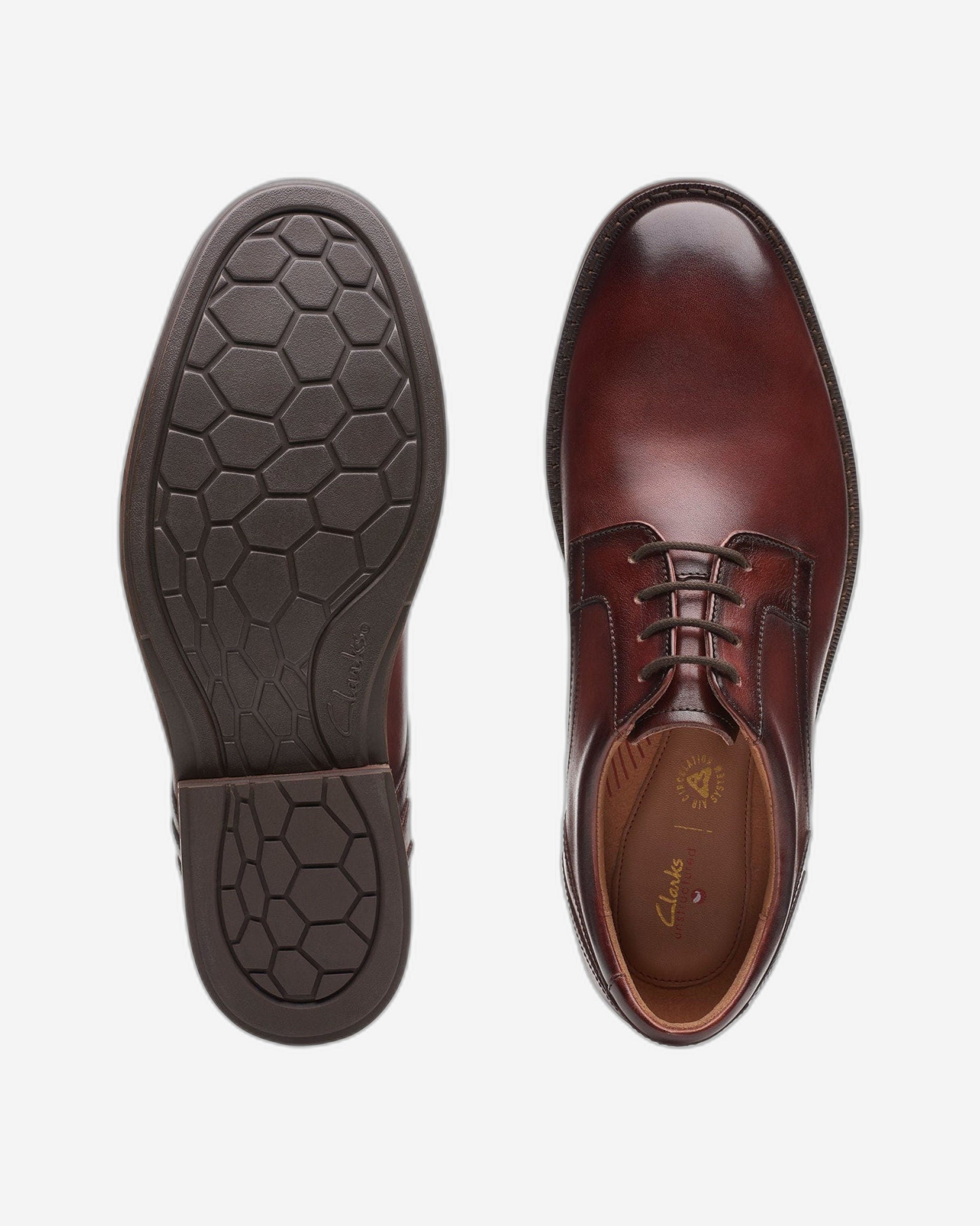 حذاء كلاركس أون هيو برباط (مقاس قياسي)