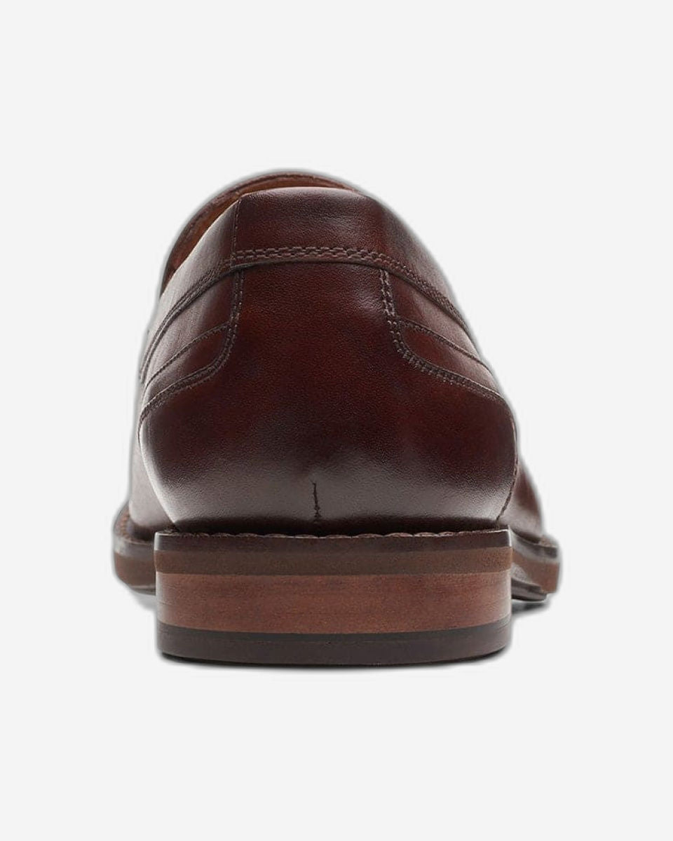 حذاء كلاركس أون هيو ستيب (مقاس قياسي)