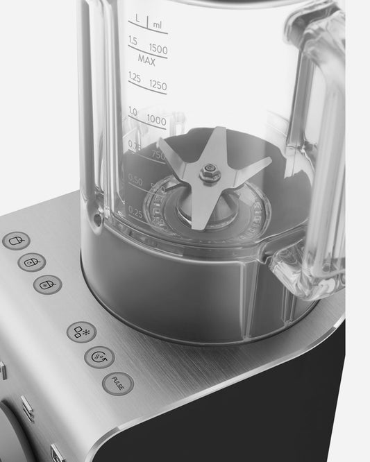 خلاط SMEG عالي الأداء مع إبريق تريتان أسود مطفأ اللمعة