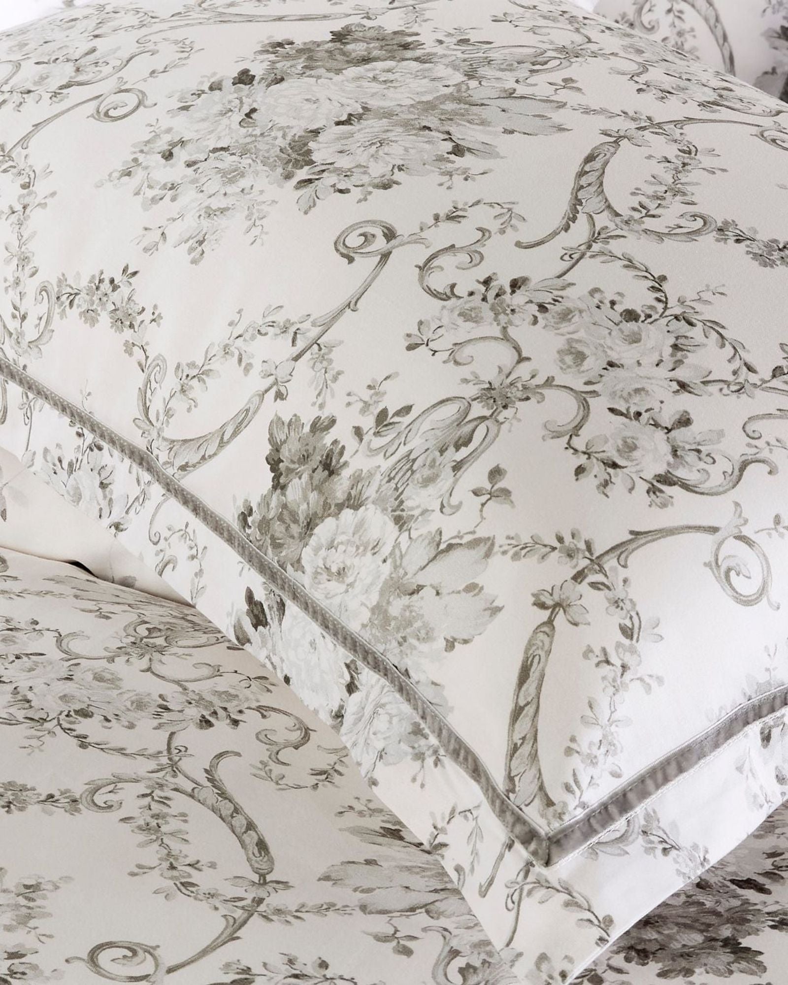 طقم أغطية سرير كريستي "باريس"