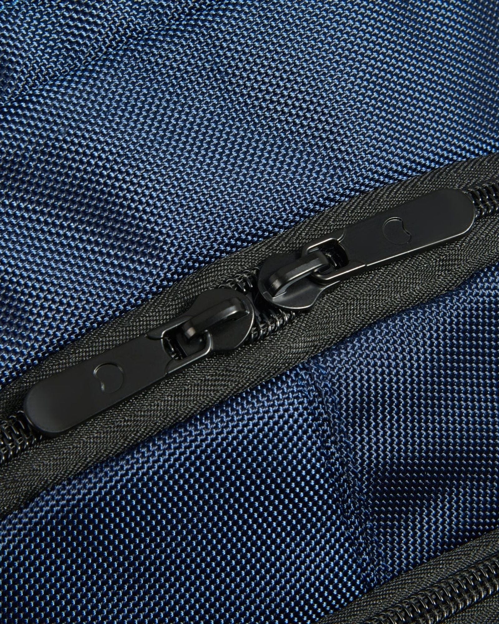 حقيبة ديلسي باريس إليمنت نافيجيتور