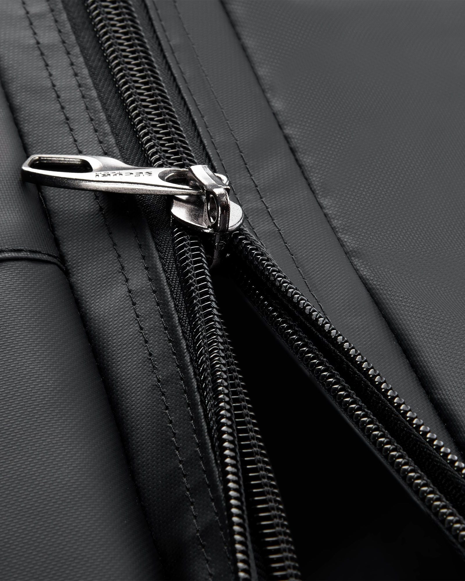 حقيبة ديلسي باريس راسبيل الناعمة ذات العجلتين، 64 سم، سوداء - 328932100