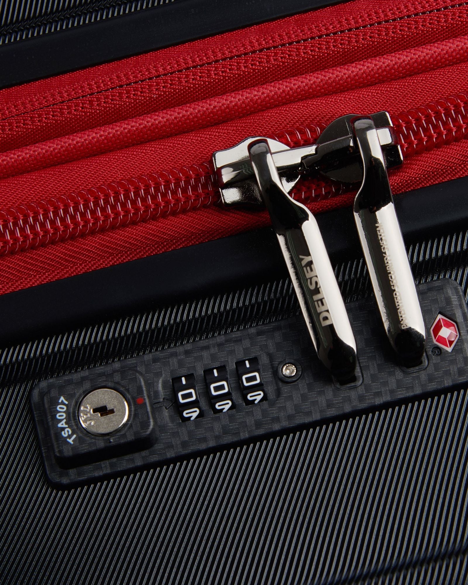 مجموعة ديلسي باريس شادو 5.0 ألفا روميو F1