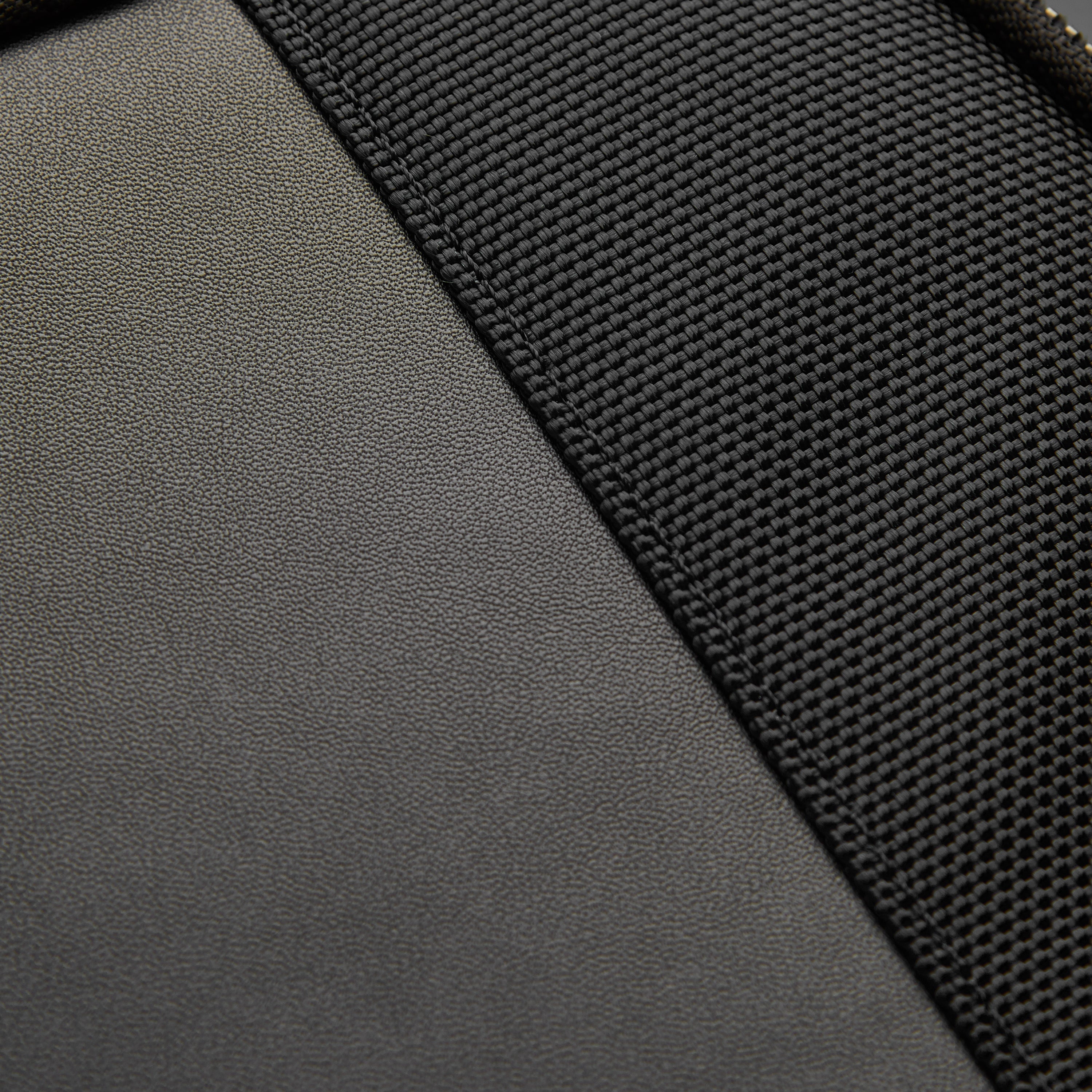 حقيبة ظهر ديلسي باريس واجرام للكمبيوتر المحمول بحجرتين مقاس 17.3 بوصة