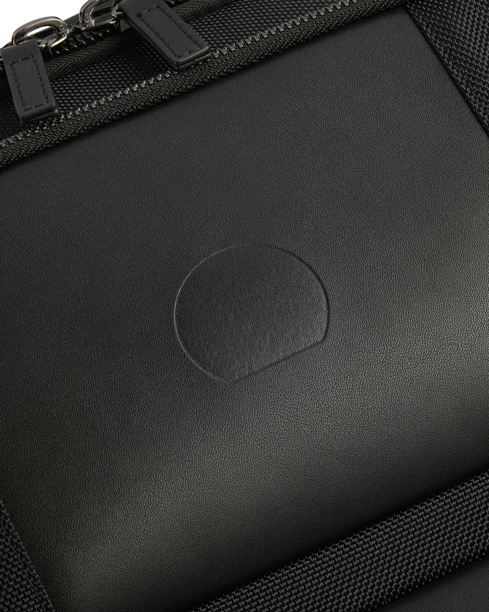 حقيبة ظهر ديلسي باريس واجرام للكمبيوتر المحمول بحجرتين مقاس 17.3 بوصة