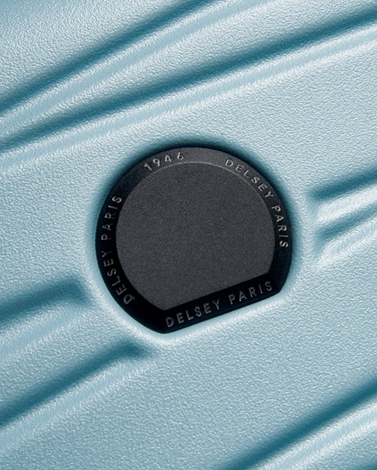 مجموعة حقائب ديلسي باريس تيفاني الصلبة بأربع عجلات مزدوجة قابلة للتوسيع، مقاس 55+70+82 سم، لون أزرق + حقيبة ظهر مجانية