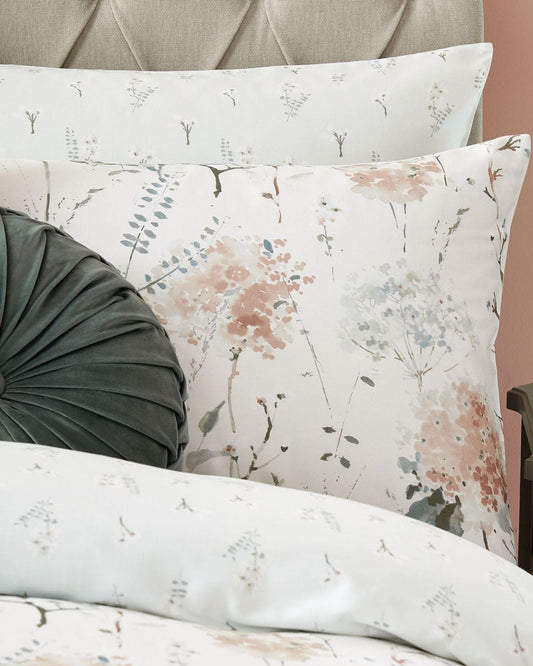 طقم غطاء لحاف "بالينغتون بلوم" من لورا آشلي باللون الوردي الجصي