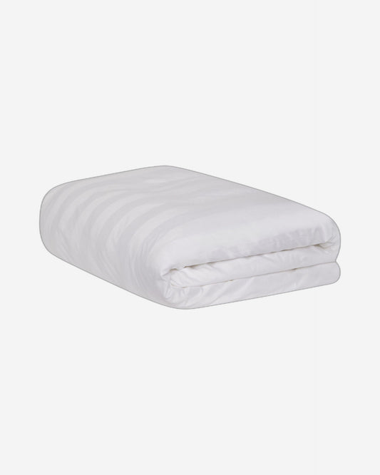 غطاء لحاف "Satin Stripe" من Jasper Conran، بكثافة 500 خيط، باللون الأبيض