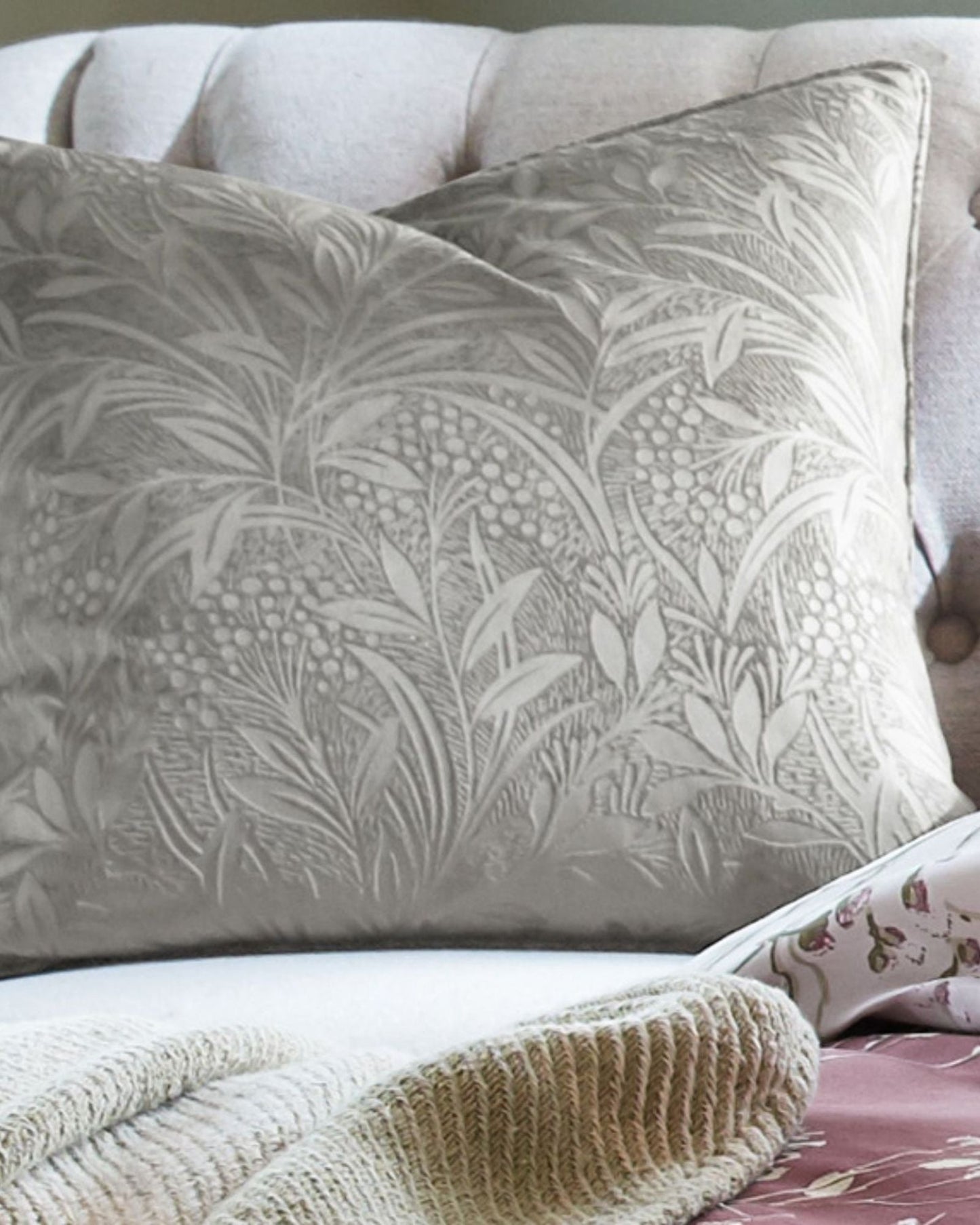 وسادة لورا آشلي المزخرفة المحشوة "شعير" - 50 × 50 سم