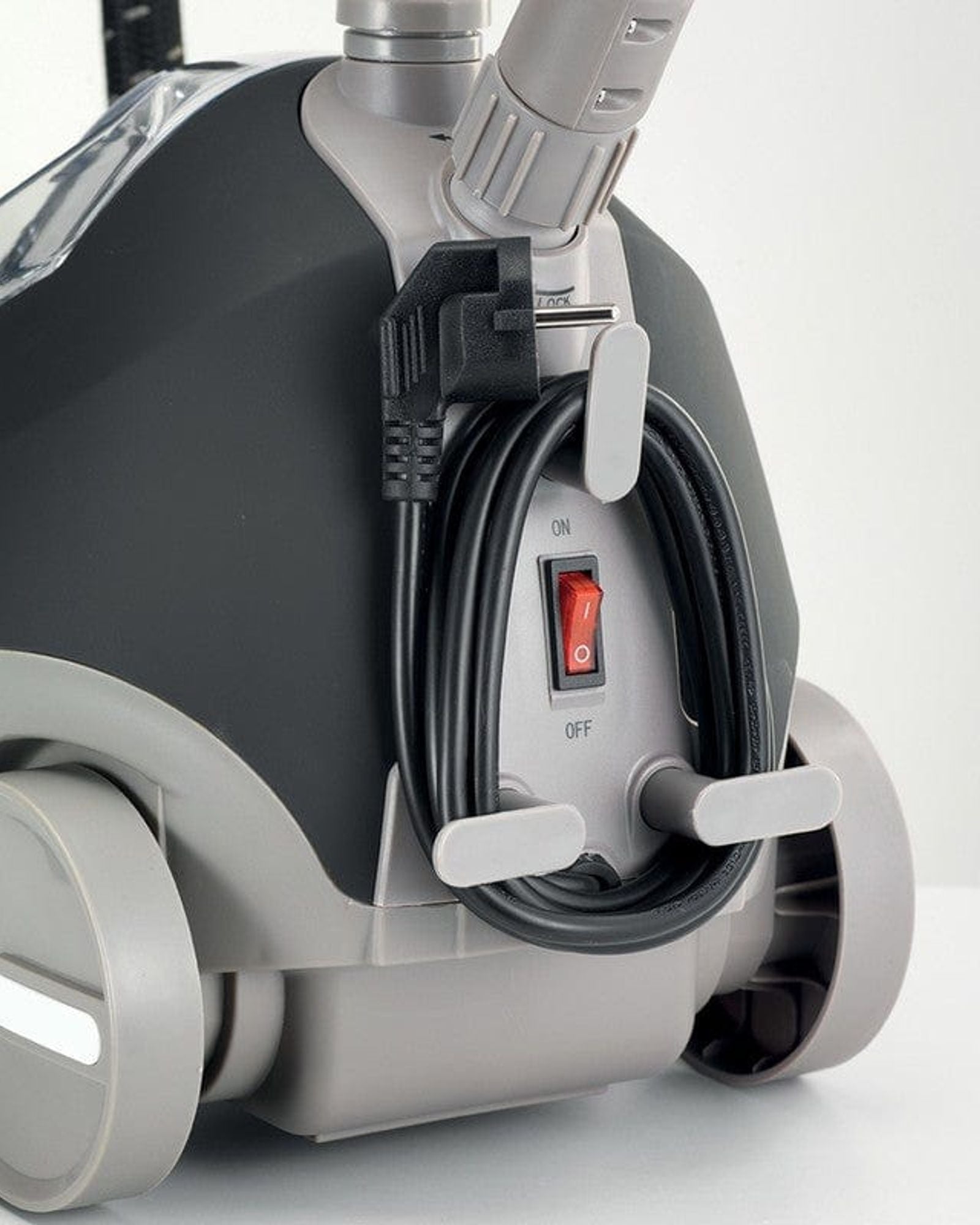 مكواة بخار الملابس كينوود