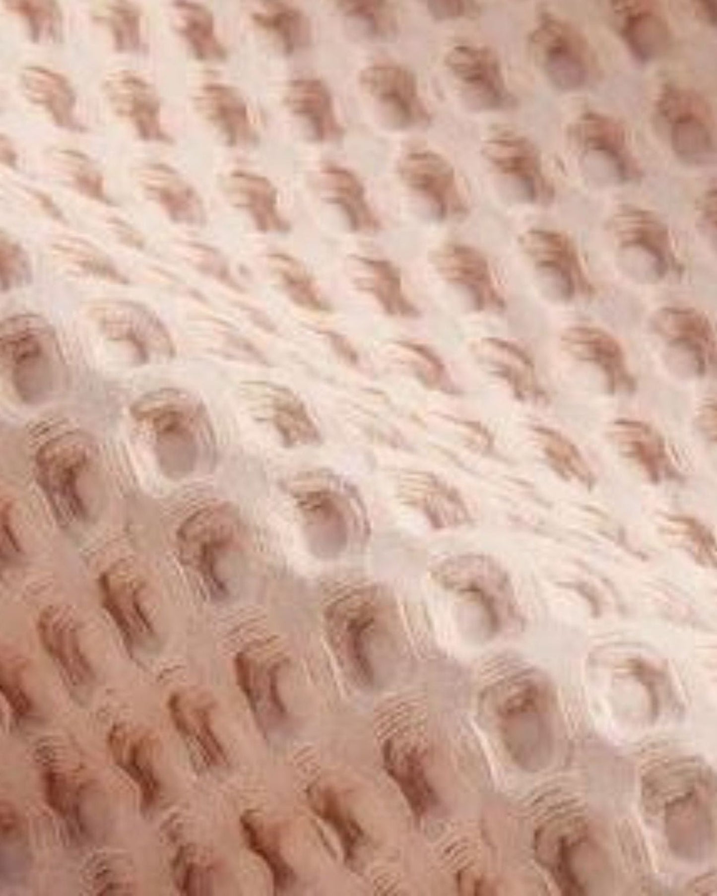 روب كريستي وافل بلون الخدود