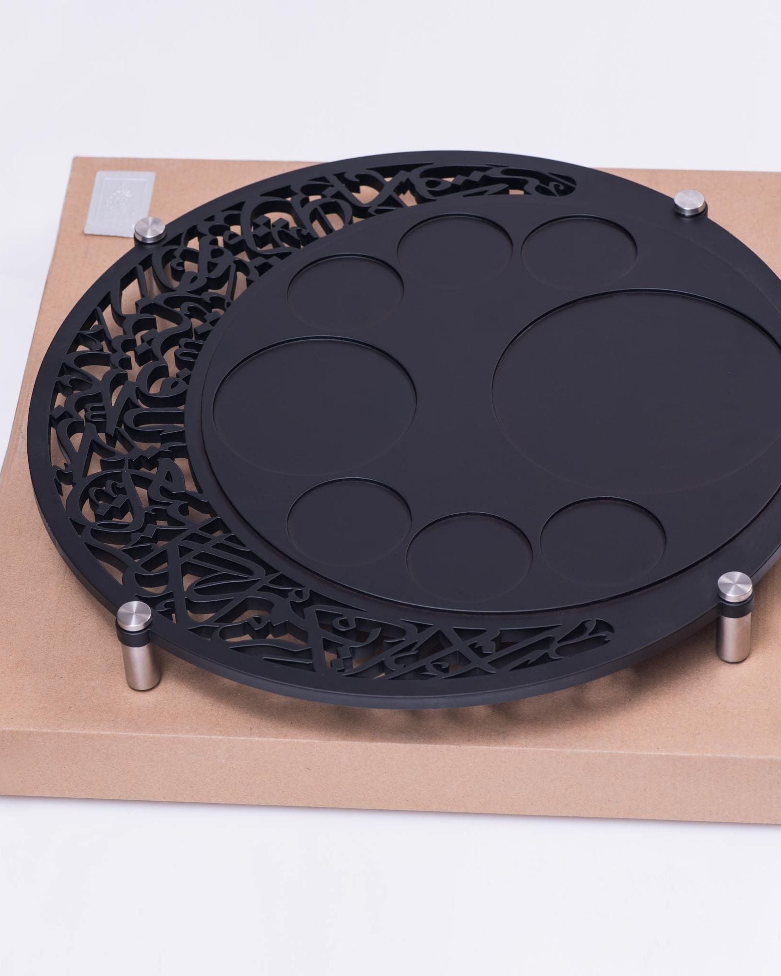 حامل خشبي كبير من ديملاج (محفور بالليزر)