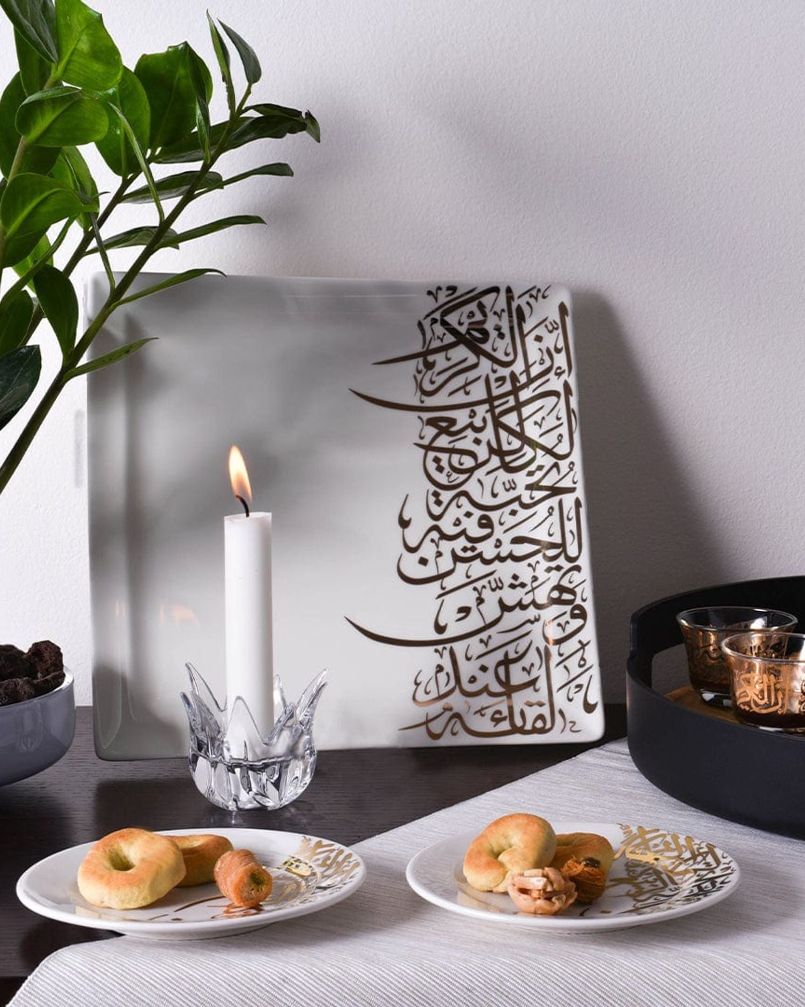 طبق ديملاج كريم مربع كبير (ذهبي)