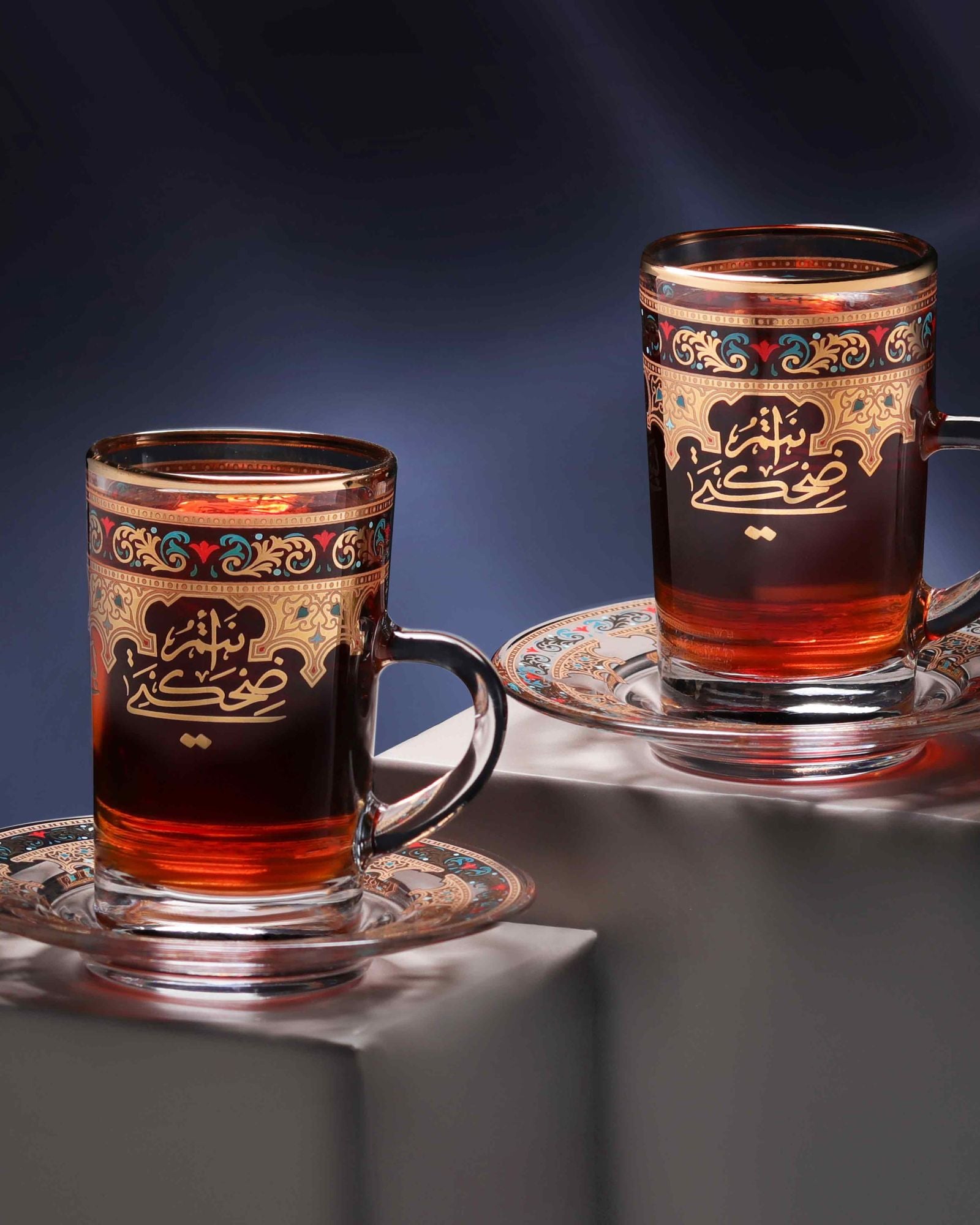 مجموعة ديملاج سرور من 6 فناجين شاي وصحون (ذهبي)