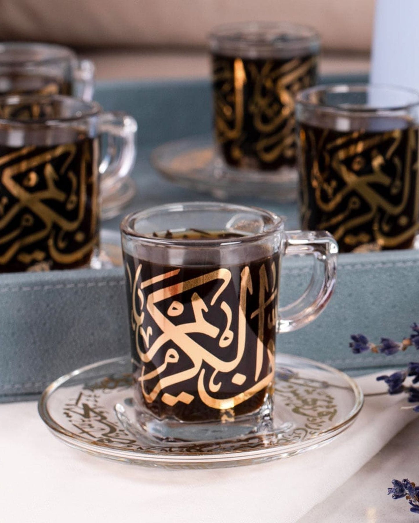 أكواب قهوة تركية كبيرة ذهبية من ديملاج كريم
