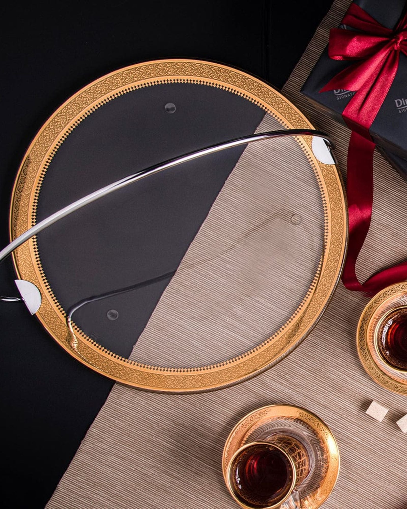 صينية تقديم كبيرة بمقبض من ديملاج قرطبة (ذهبي)