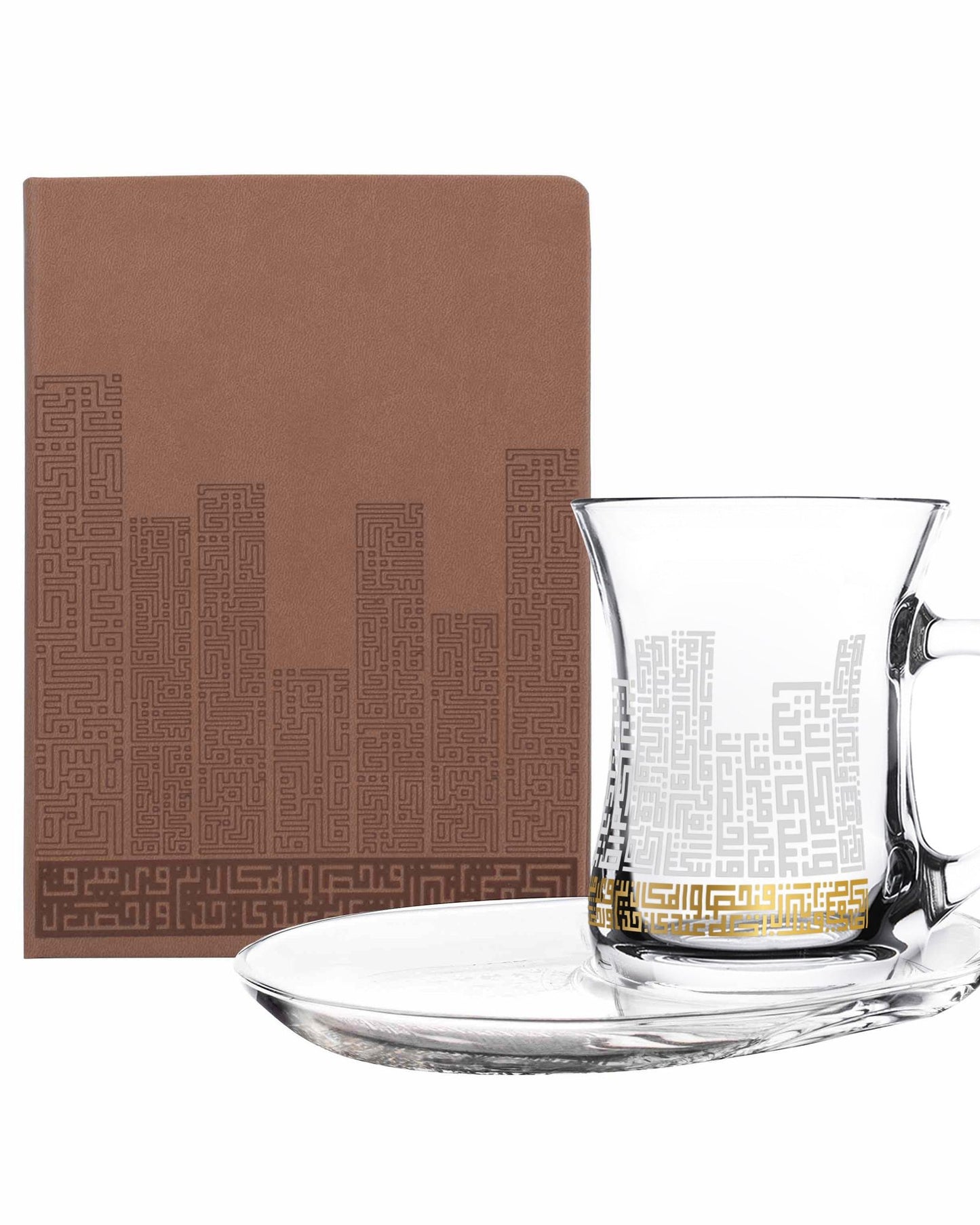 طقم مميز من الأكواب والصحون ودفاتر الملاحظات