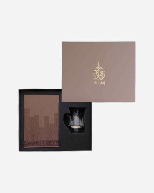 مجموعة خاصة من الكوب والصحن والدفتر