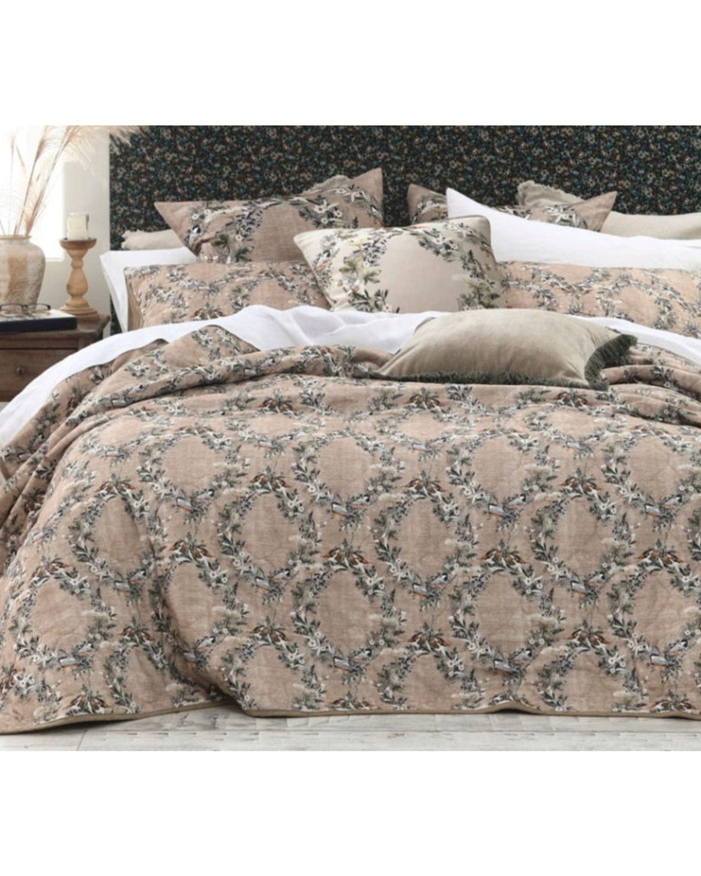 طقم مفرش سرير "فولي" سوبر كينج من MM Linen مقاس 315×270+50×75 (2) سم
