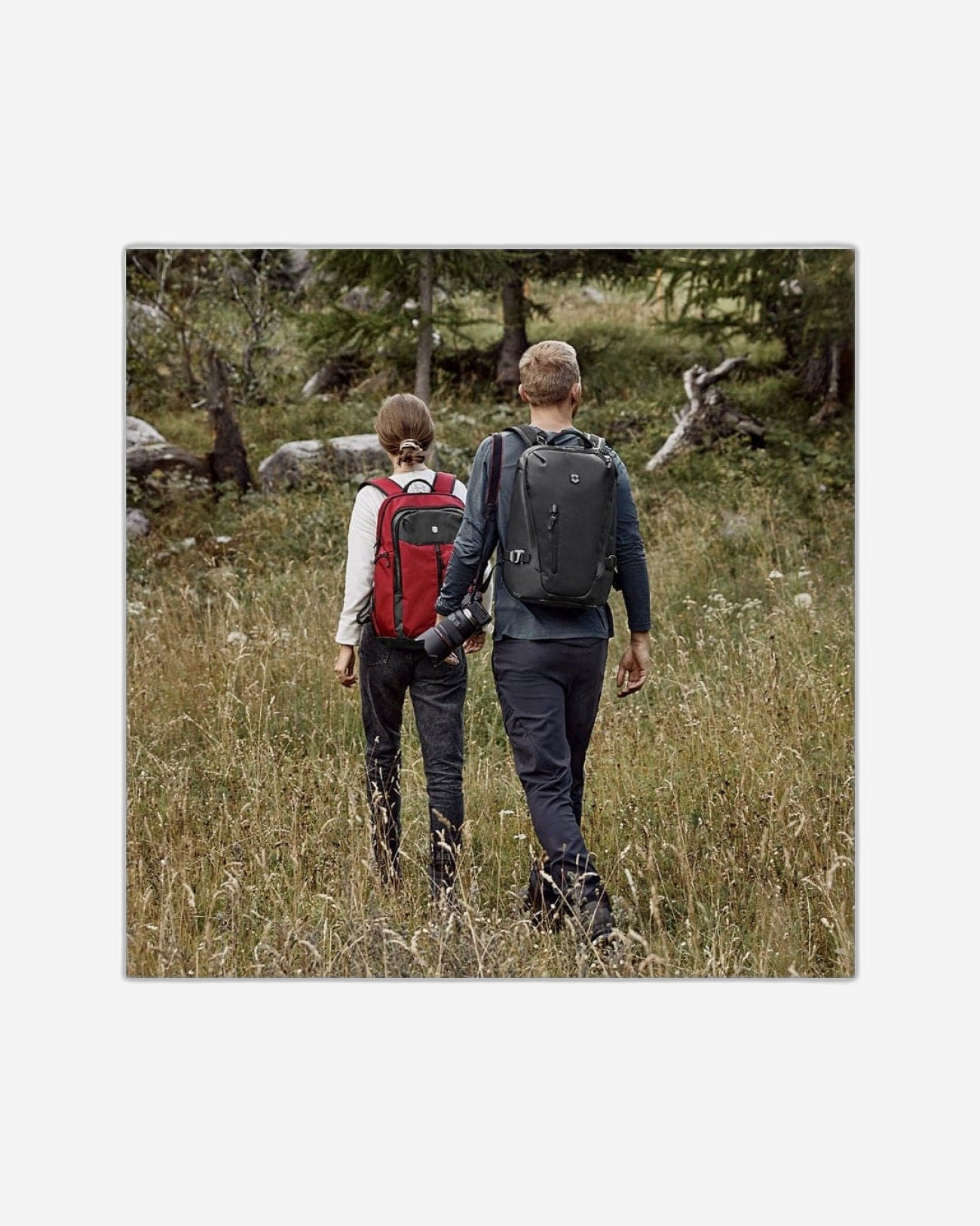 حقيبة ظهر Victorinox Almont Original ذات السحاب العمودي