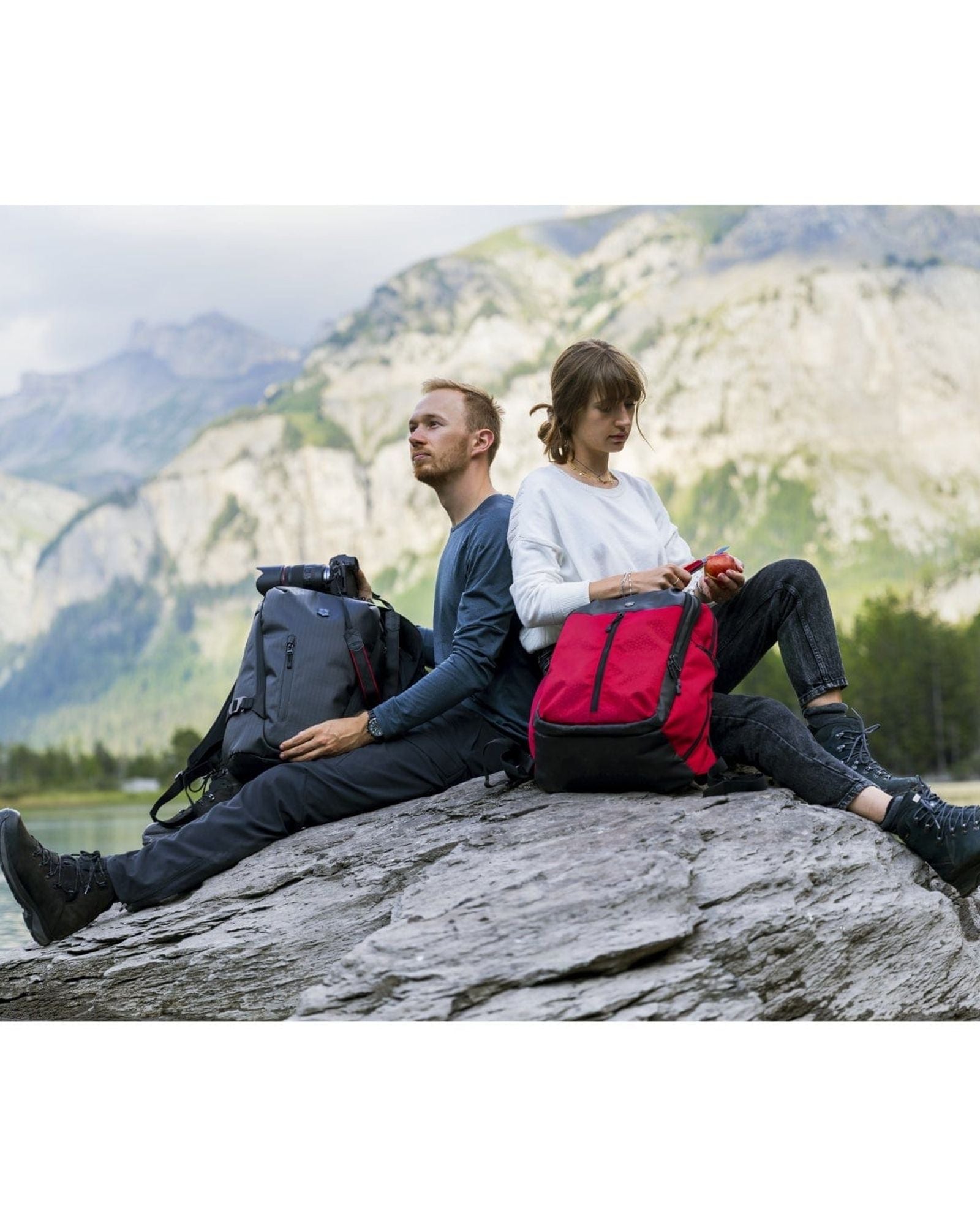 حقيبة ظهر Victorinox Almont Original ذات السحاب العمودي