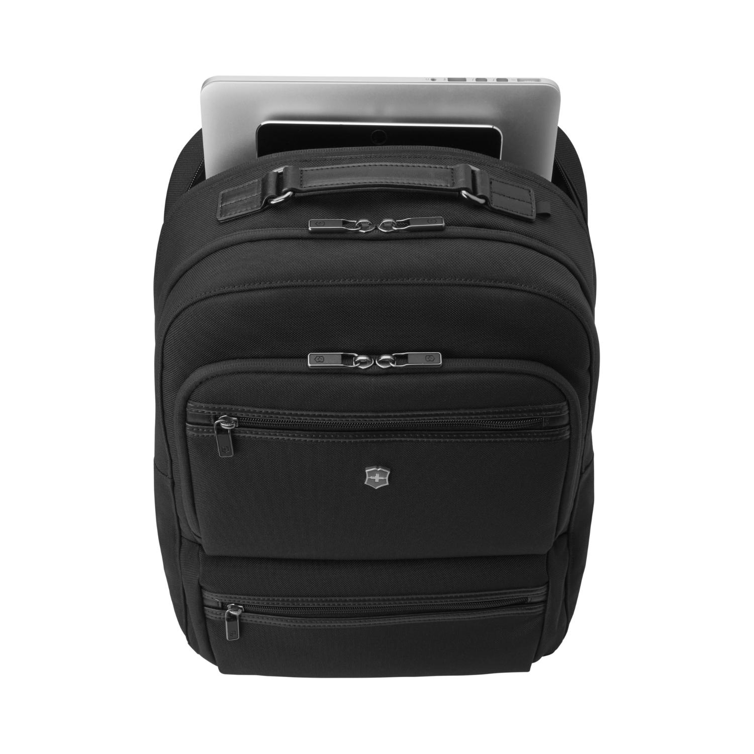 حقيبة ظهر فيكتورينوكس ويركس بروفيشنال كوردورا ديلوكس سوداء اللون