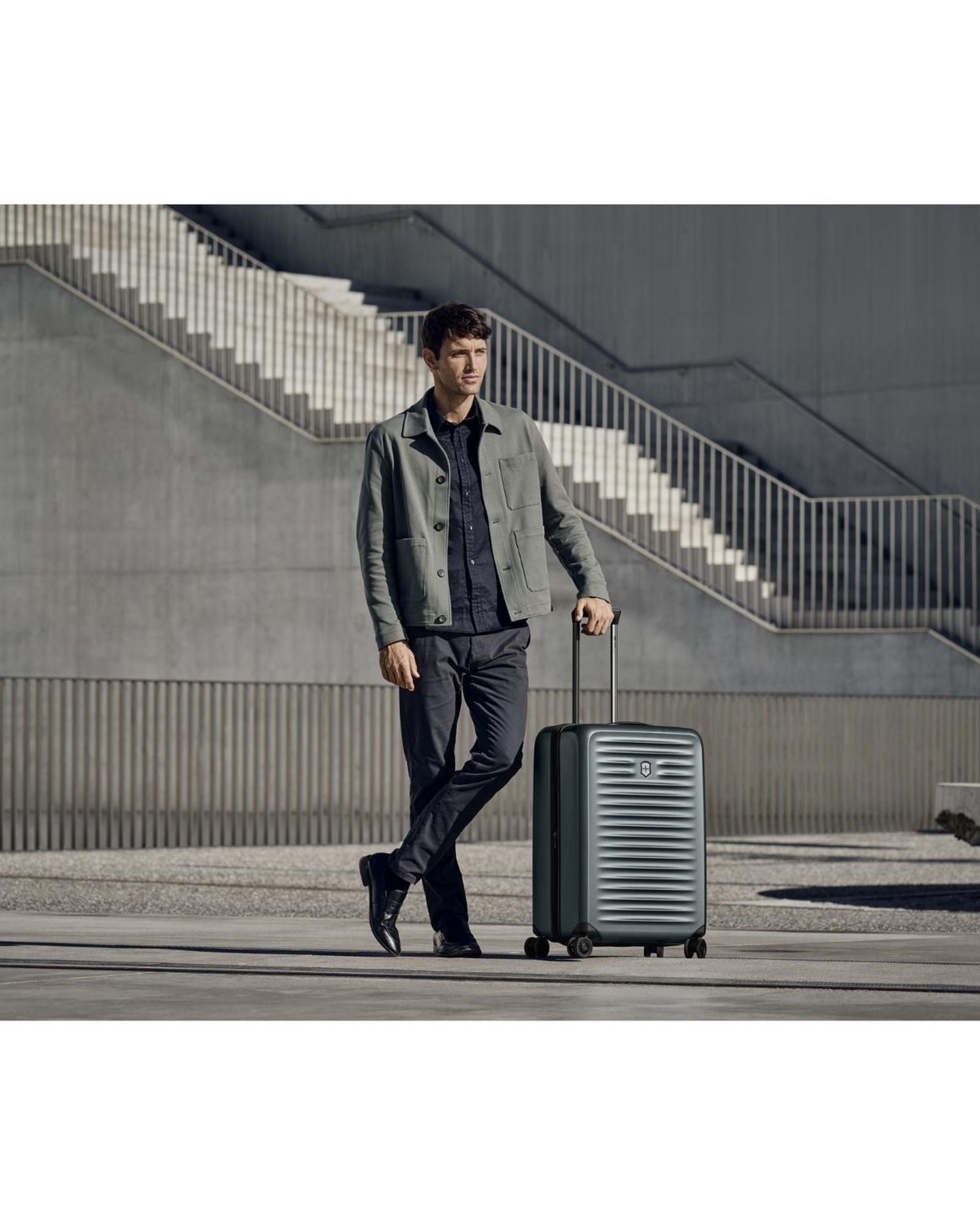 حقيبة أمتعة فيكتورينوكس إيروكس أدفانسد جلوبال الصلبة القابلة للتوسيع