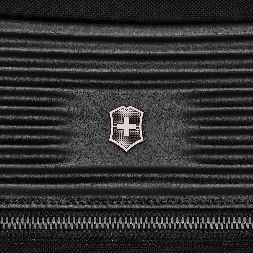 حقيبة فيكتورينوكس ميثيك للسفر المتكرر باللون الأسود