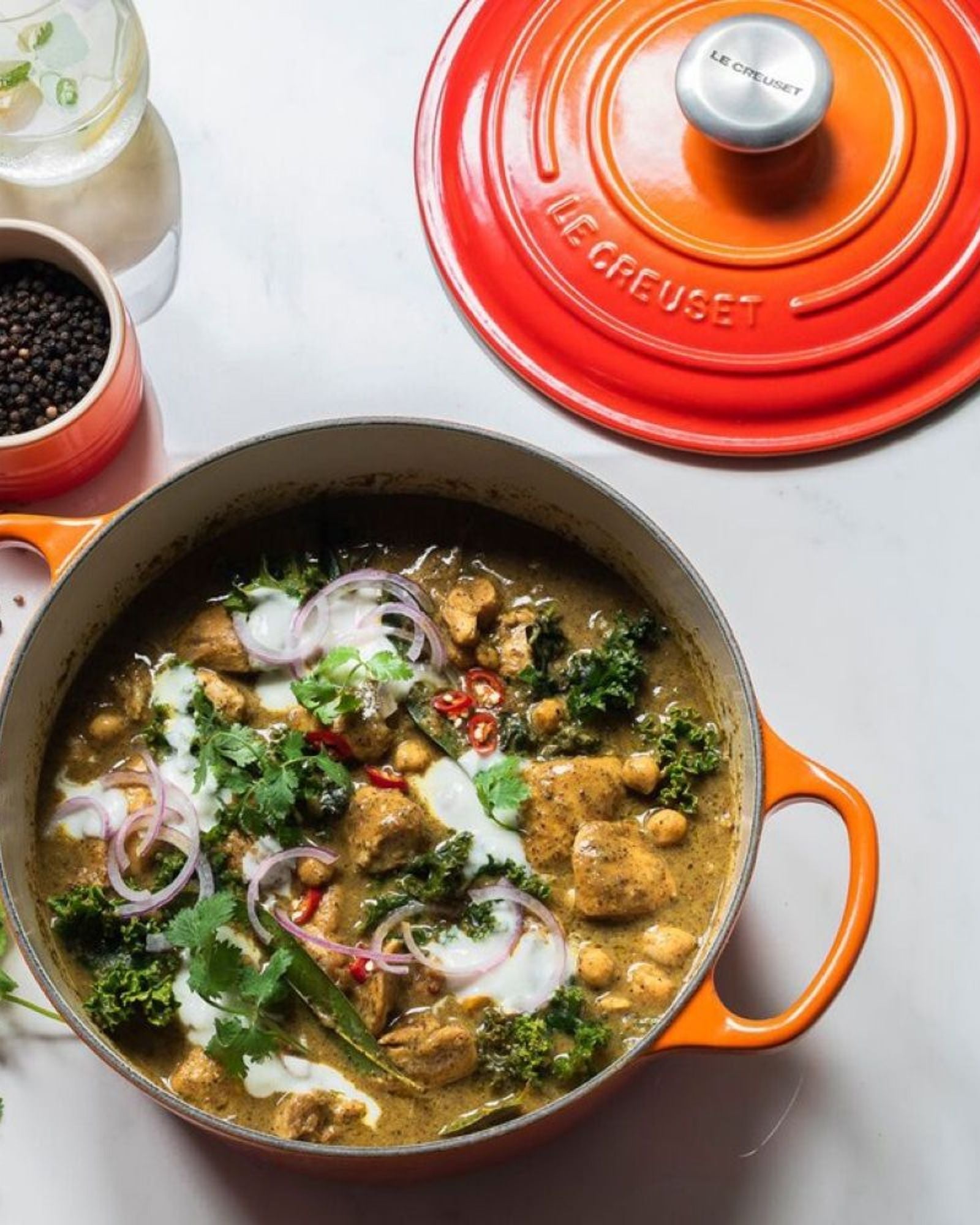 طاجن فرن فرنسي دائري من لو كروزيه - لهب، 28 سم - 21177280902430