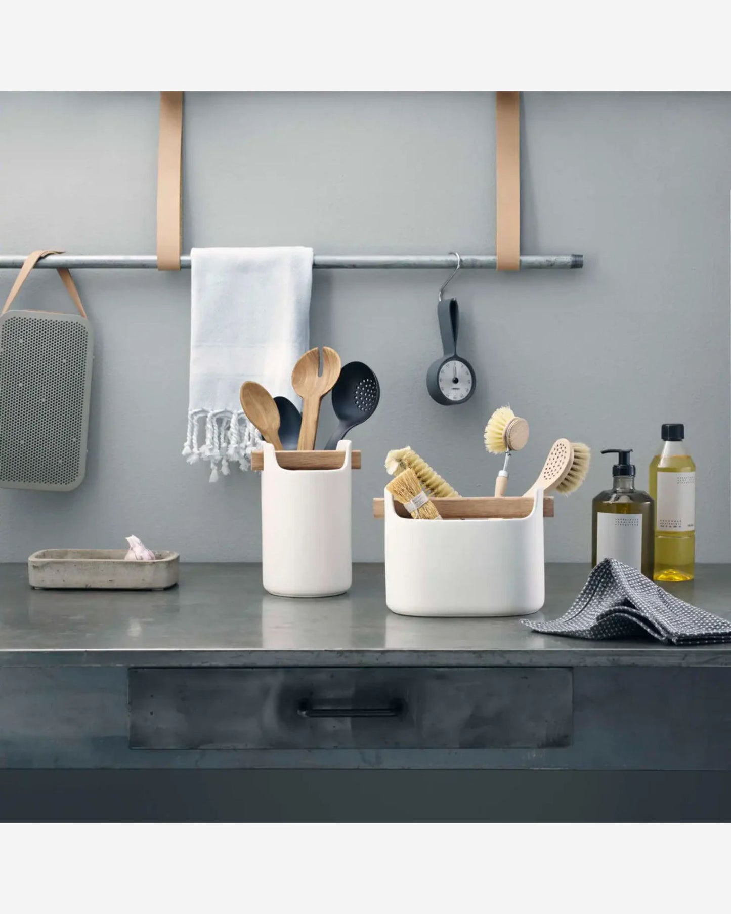 صندوق أدوات إيفا سولو 520426 مع ملعقة H15 أبيض