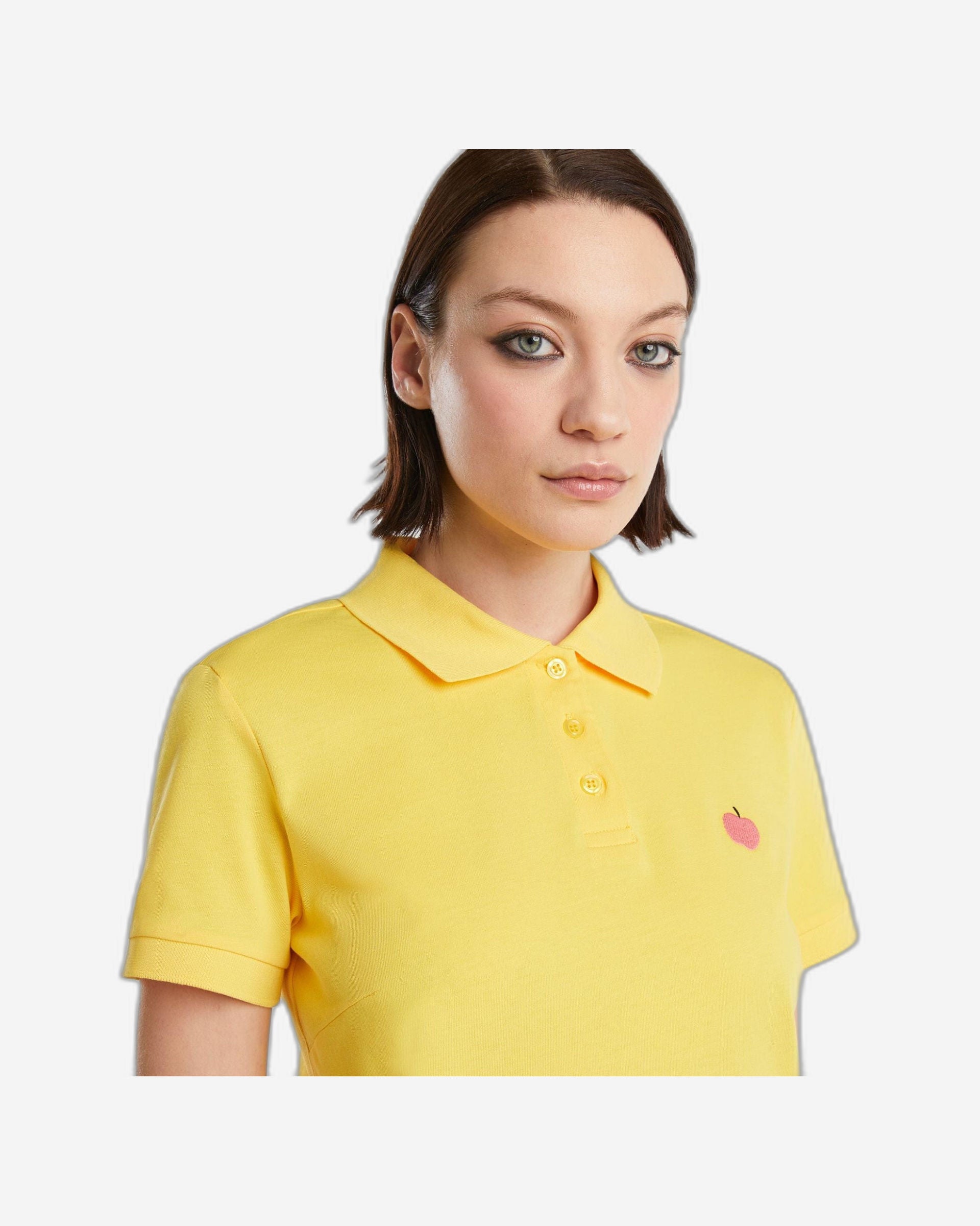 بولو مع تطريز الفاكهة