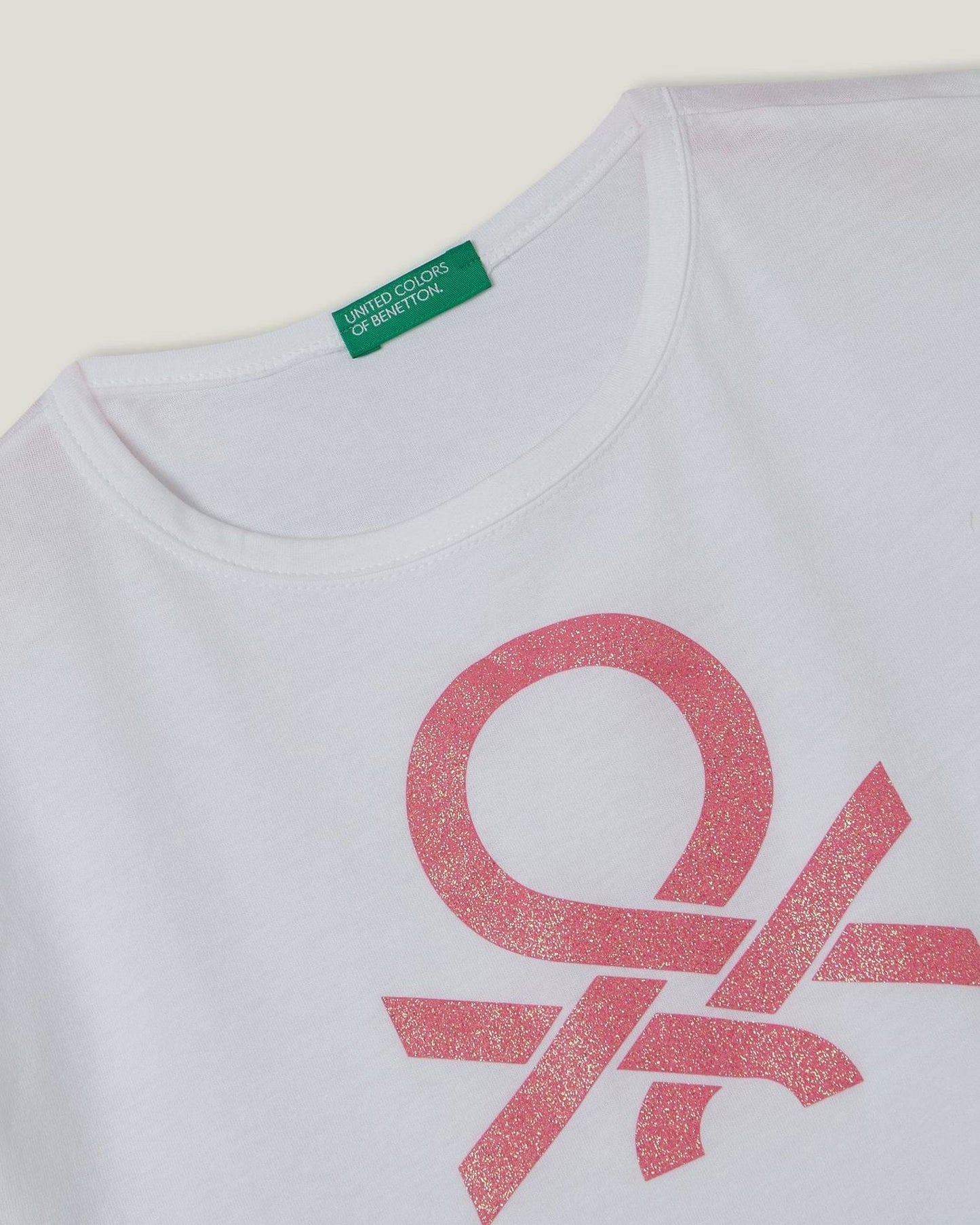 تي شيرت بشعار مطبوع لامع