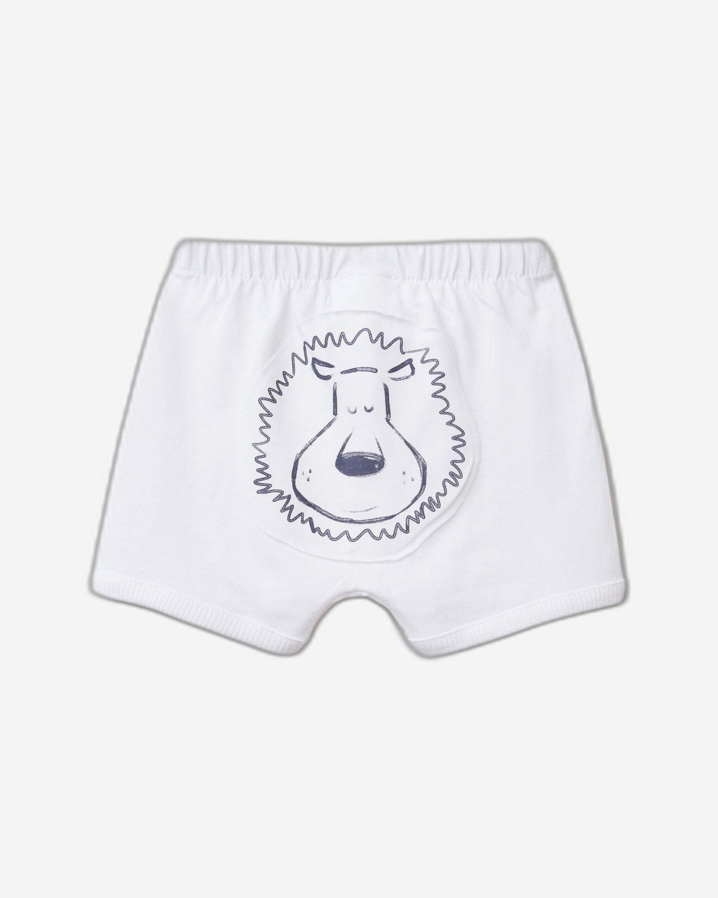 شورت مع رقعة على الظهر