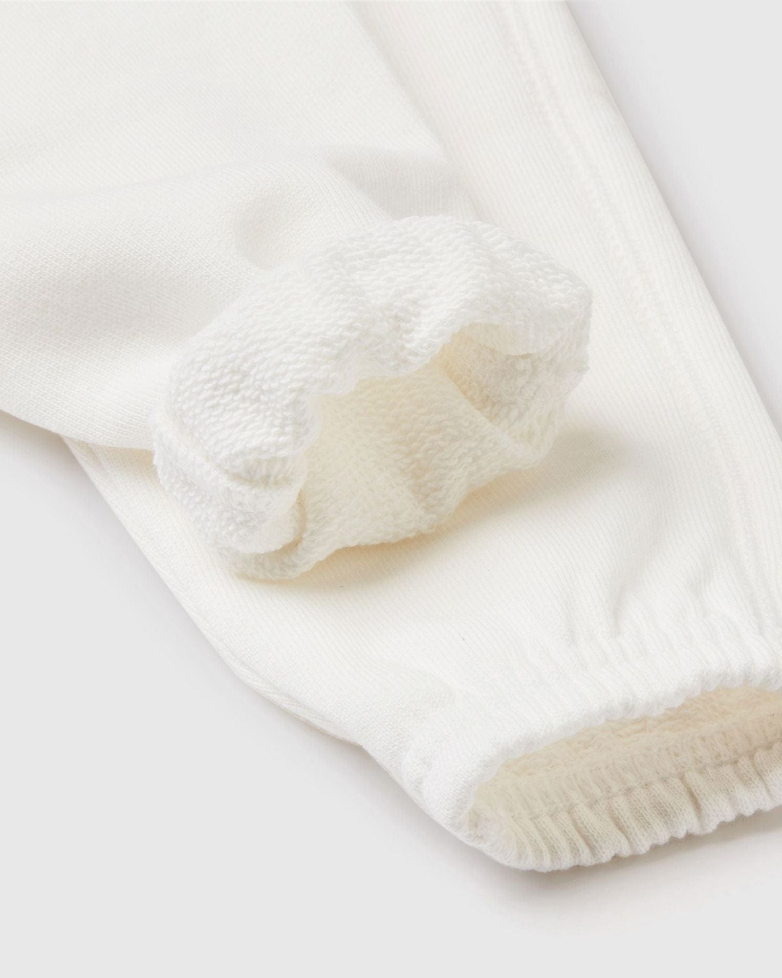 بنطال رياضي ناعم مع تطريز