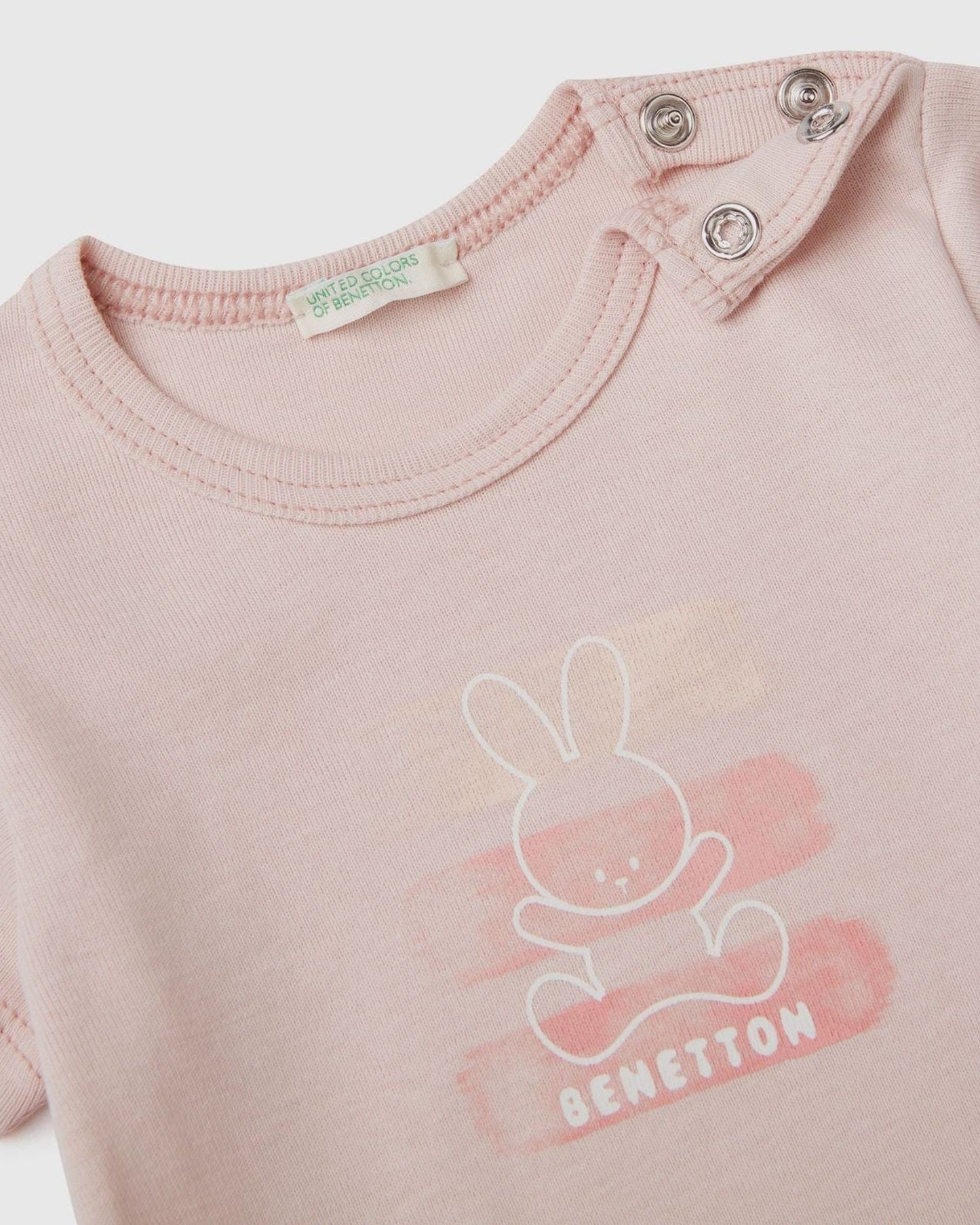 تي شيرت مصنوع من القطن العضوي بنسبة 100%