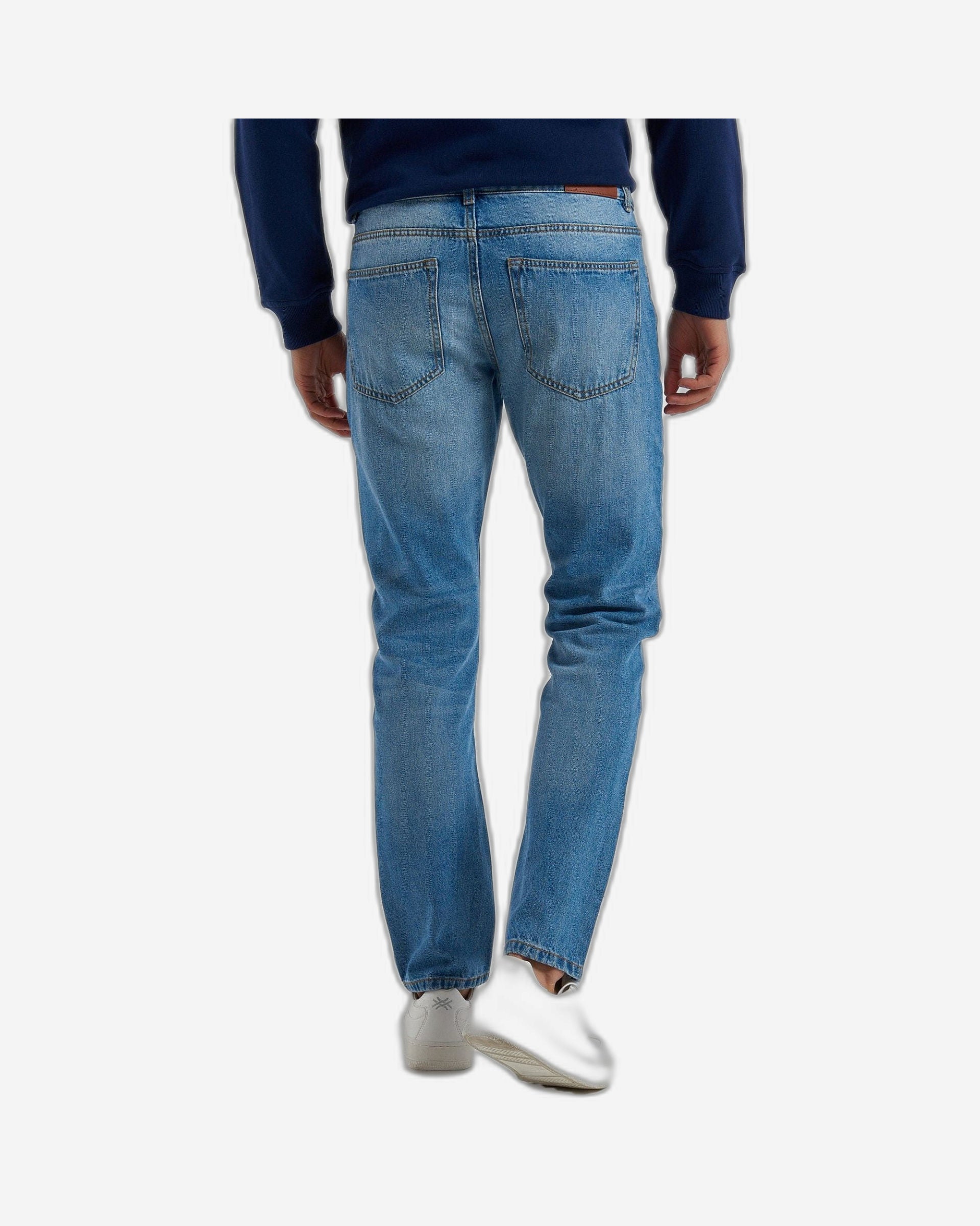 بنطال جينز بقصة مستقيمة عادية