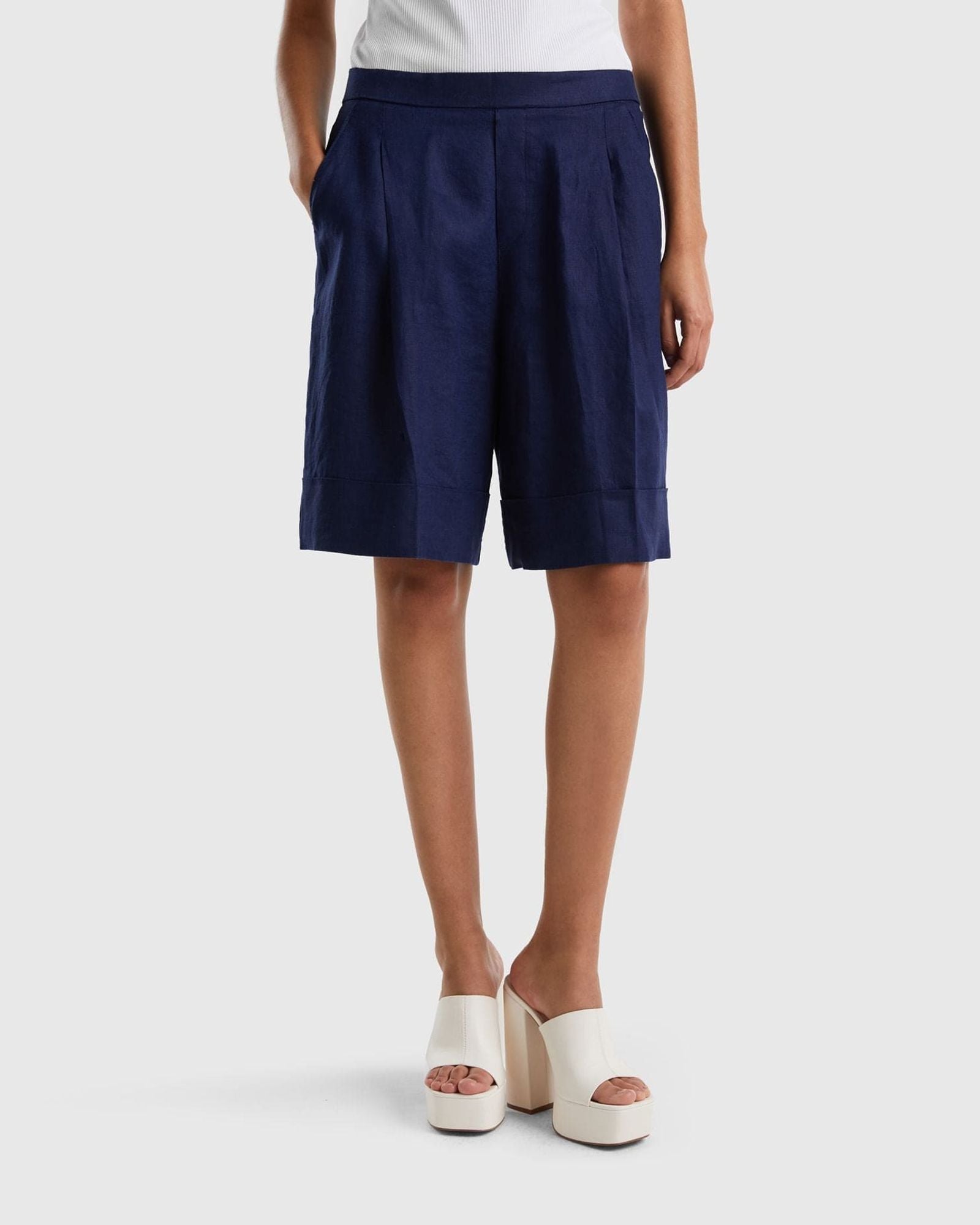 برمودا من الكتان بنسبة 100% بأساور